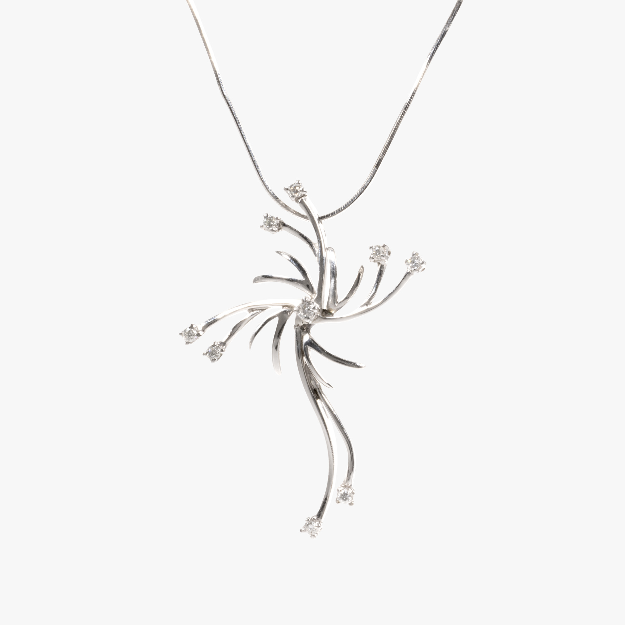 White gold chain with stylized cross pendant, decorated with diamonds, accompanied by additional gemological certificate