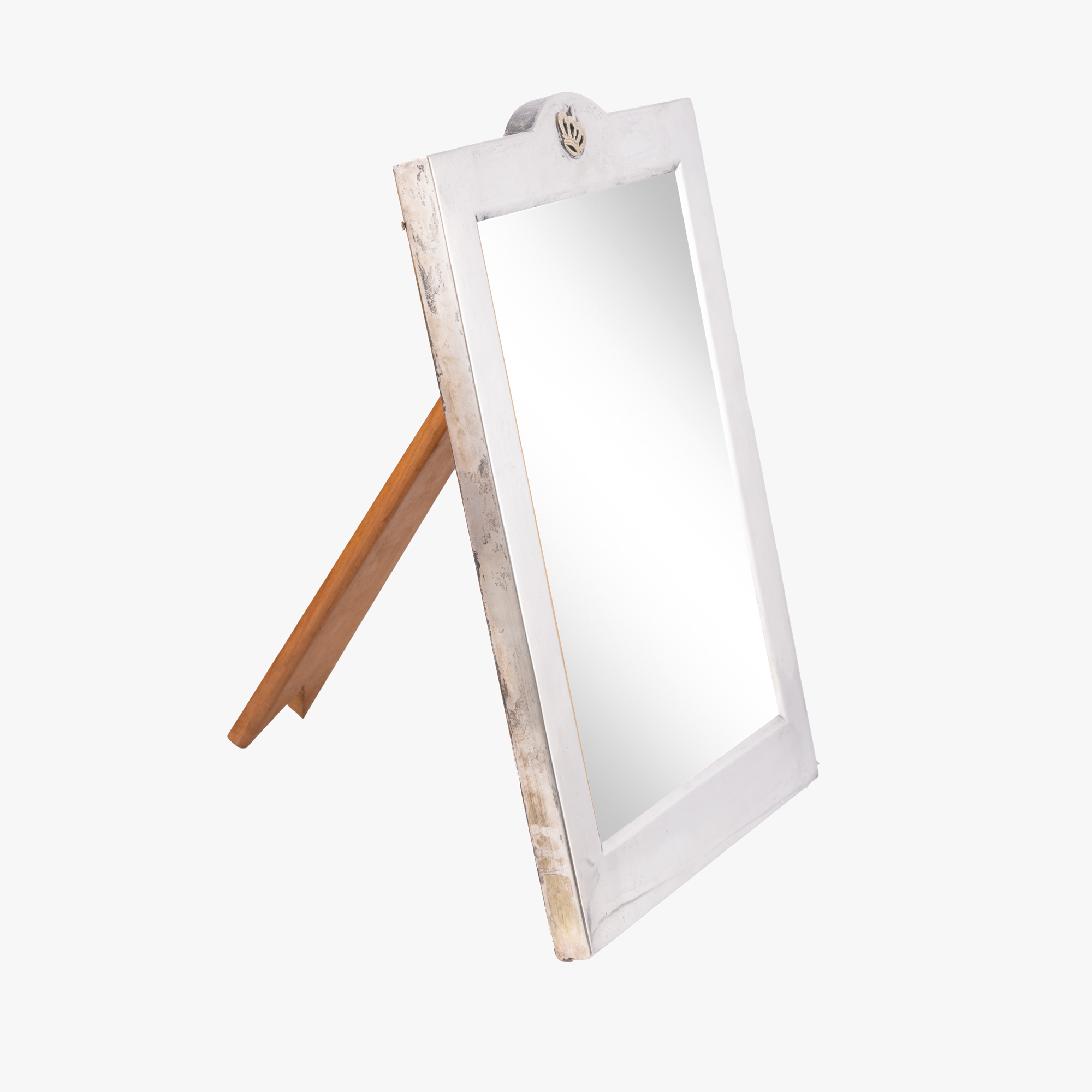 Ramă din argint, decorată cu coroana Casei Regale iordaniene, cadou de protocol primit de Nicolae Ceauseșcu din partea regelui Hussein bin Talal al Iordaniei, aprilie 1975, însoțită de certificat R.A.A.P.P.S