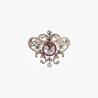 Belle Epoque brooch in red gold, adorned with diamonds and ornamental stones