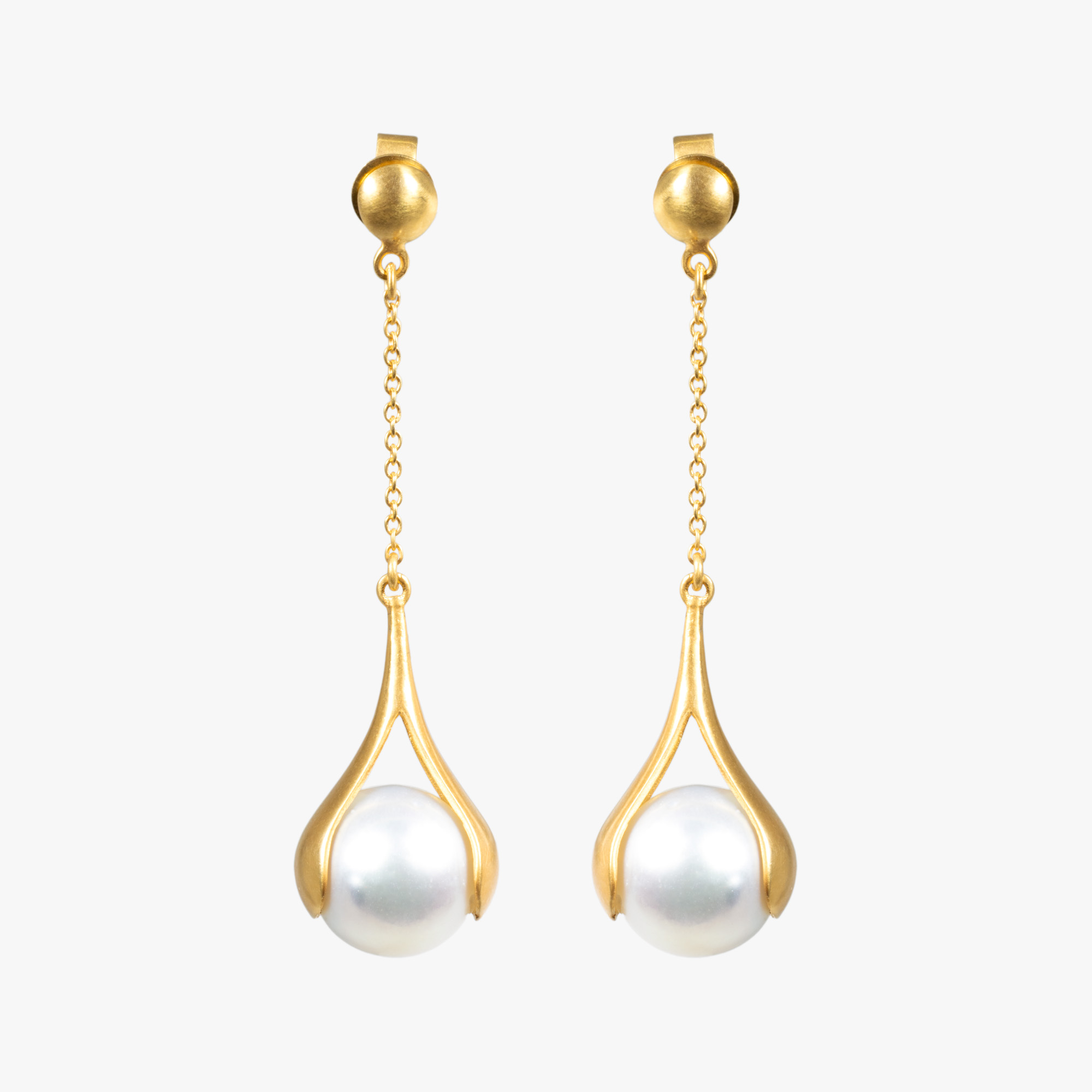 Pair of gold earrings decorated with pearls