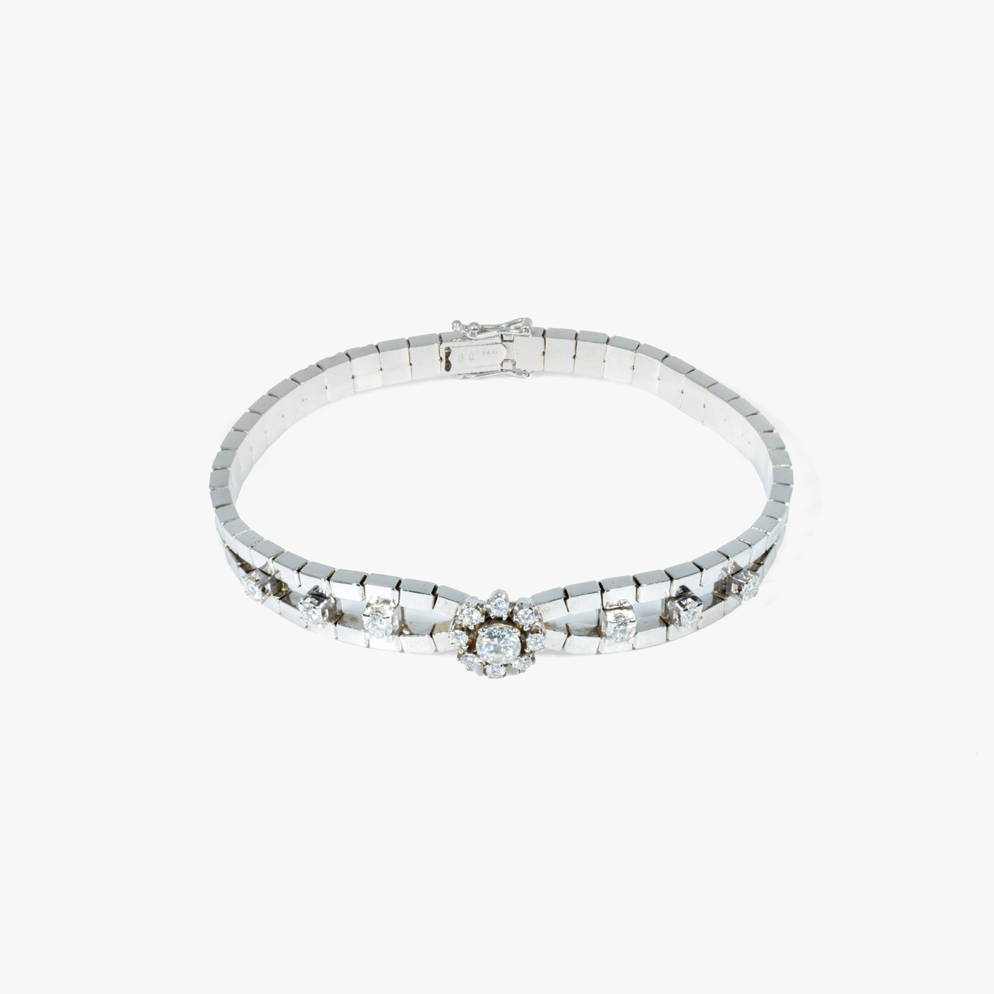 White gold bracelet, decorated with diamonds