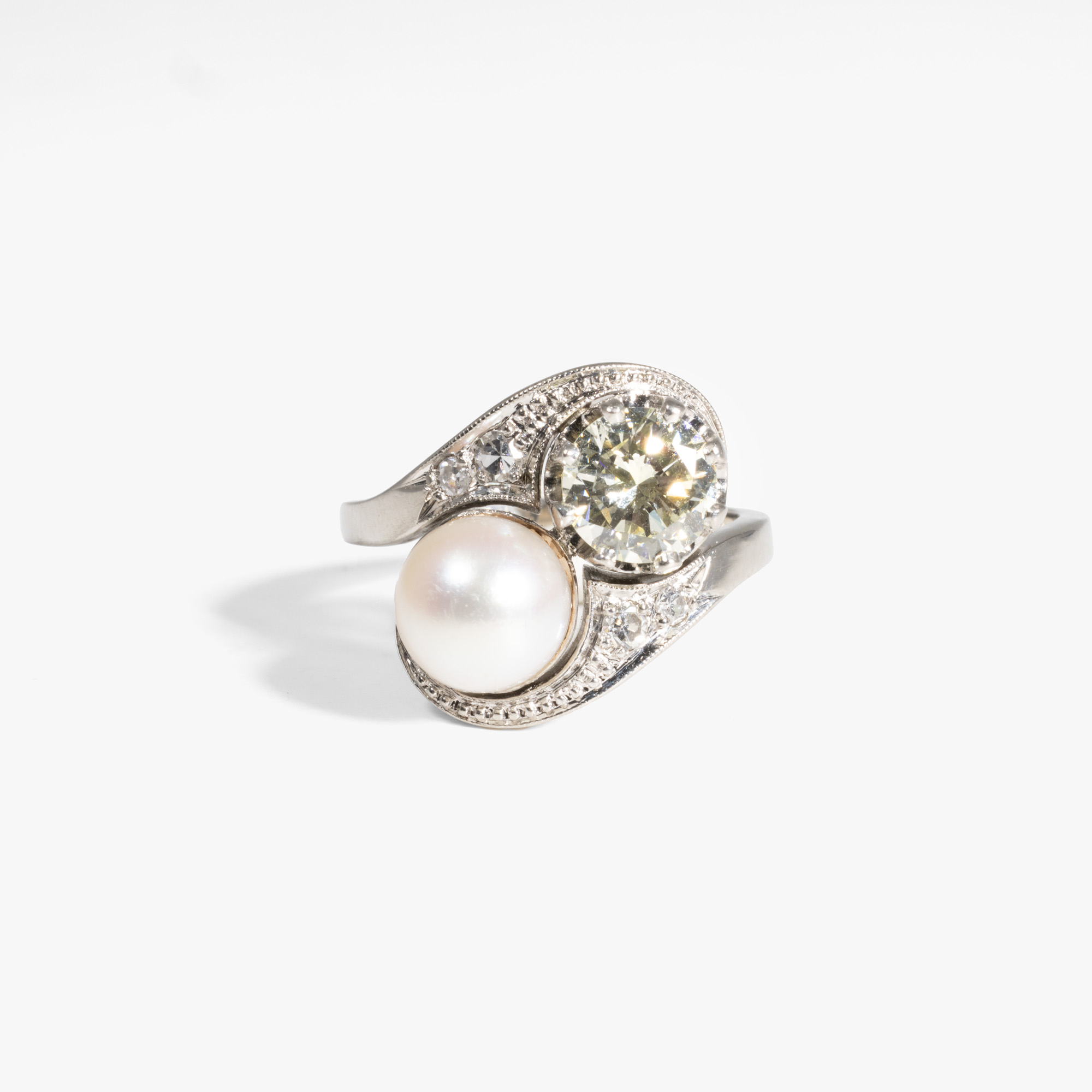 "Me and You", palladium ring, decorated with diamond and pearl, accompanied by additional gemological certificate