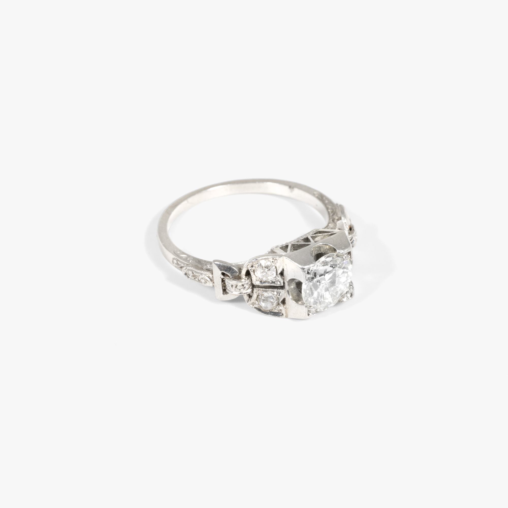 Art Deco platinum ring, decorated with central diamond, surrounded by diamonds, accompanied by additional gemological certificate