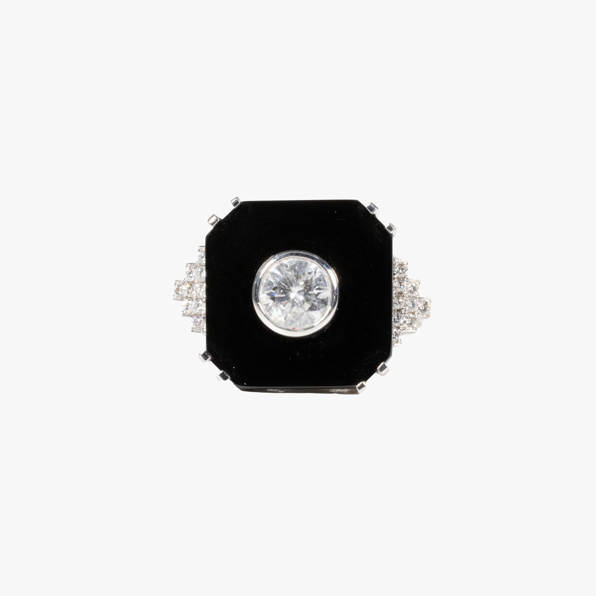 White gold Branar ring, decorated with onyx and diamonds, accompanied by an additional gemological certificate