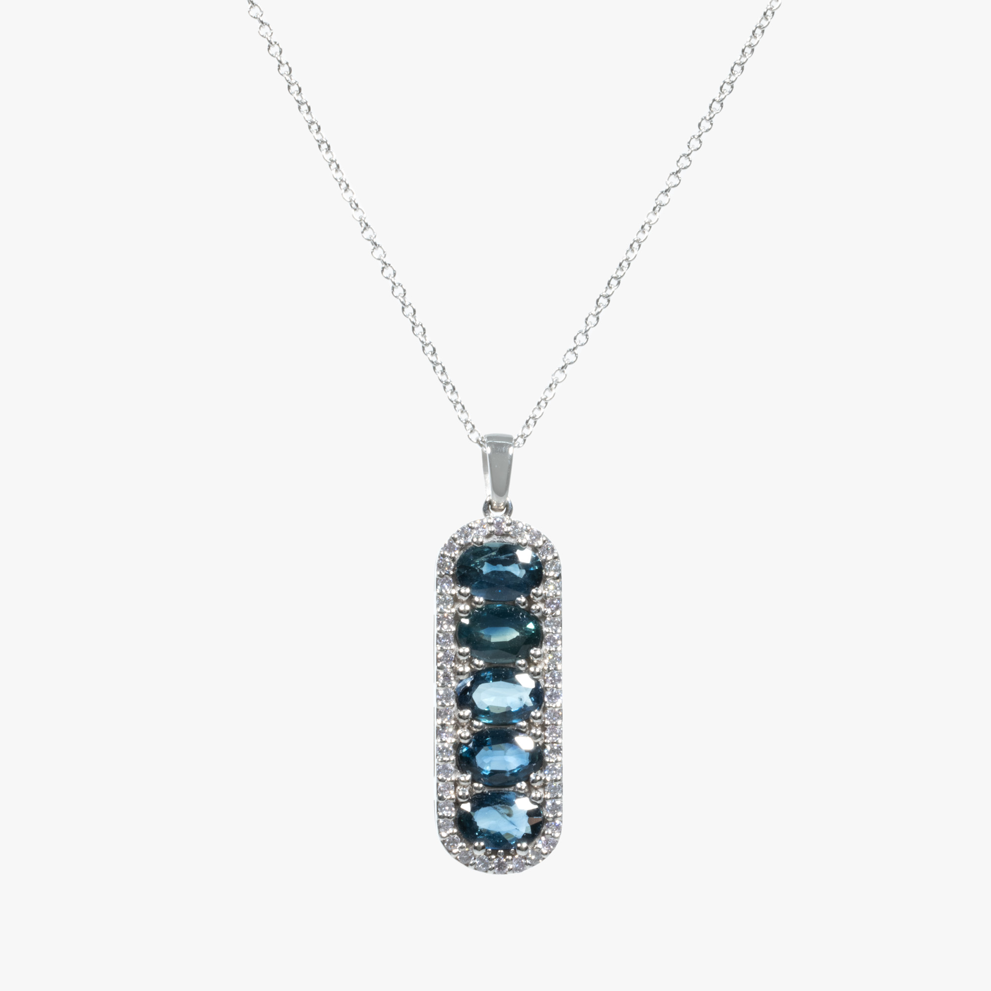 White gold chain with sapphire and diamond pendant, accompanied by AIG gemological certificate and original box
