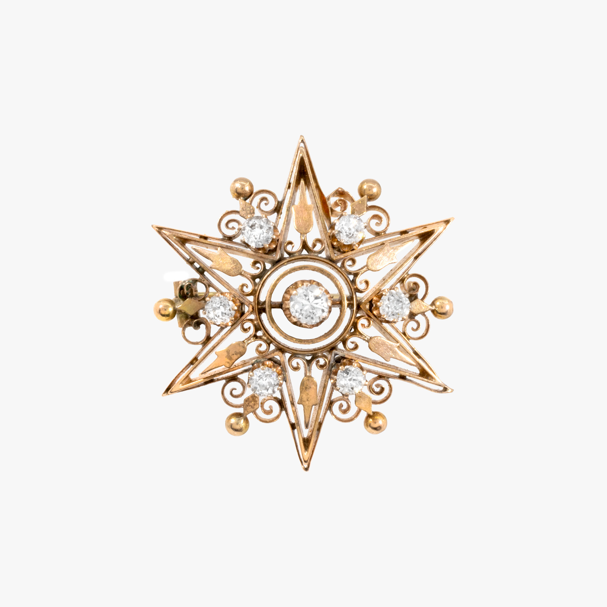 Broșă în manieră Victoriană, din aur roșu, sub forma unei stele, decorată cu diamante, cca. 1910