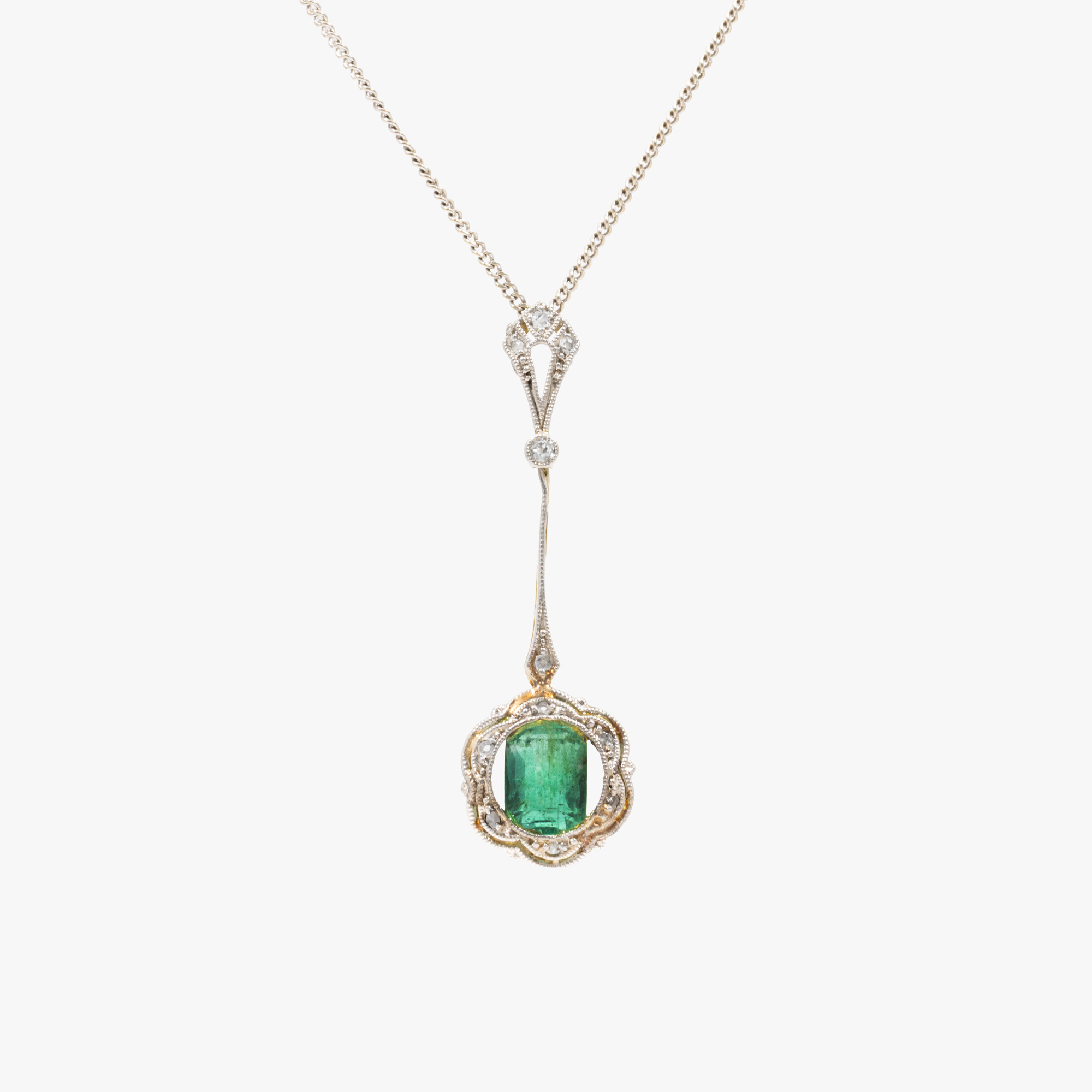 Colier Art Deco, din platină și aur bicolor, decorat cu smarald și diamante