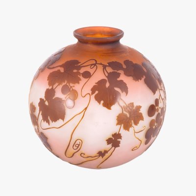 Glob de plafon Gallé, decorat cu motiv viță-de-vie, cca. 1900