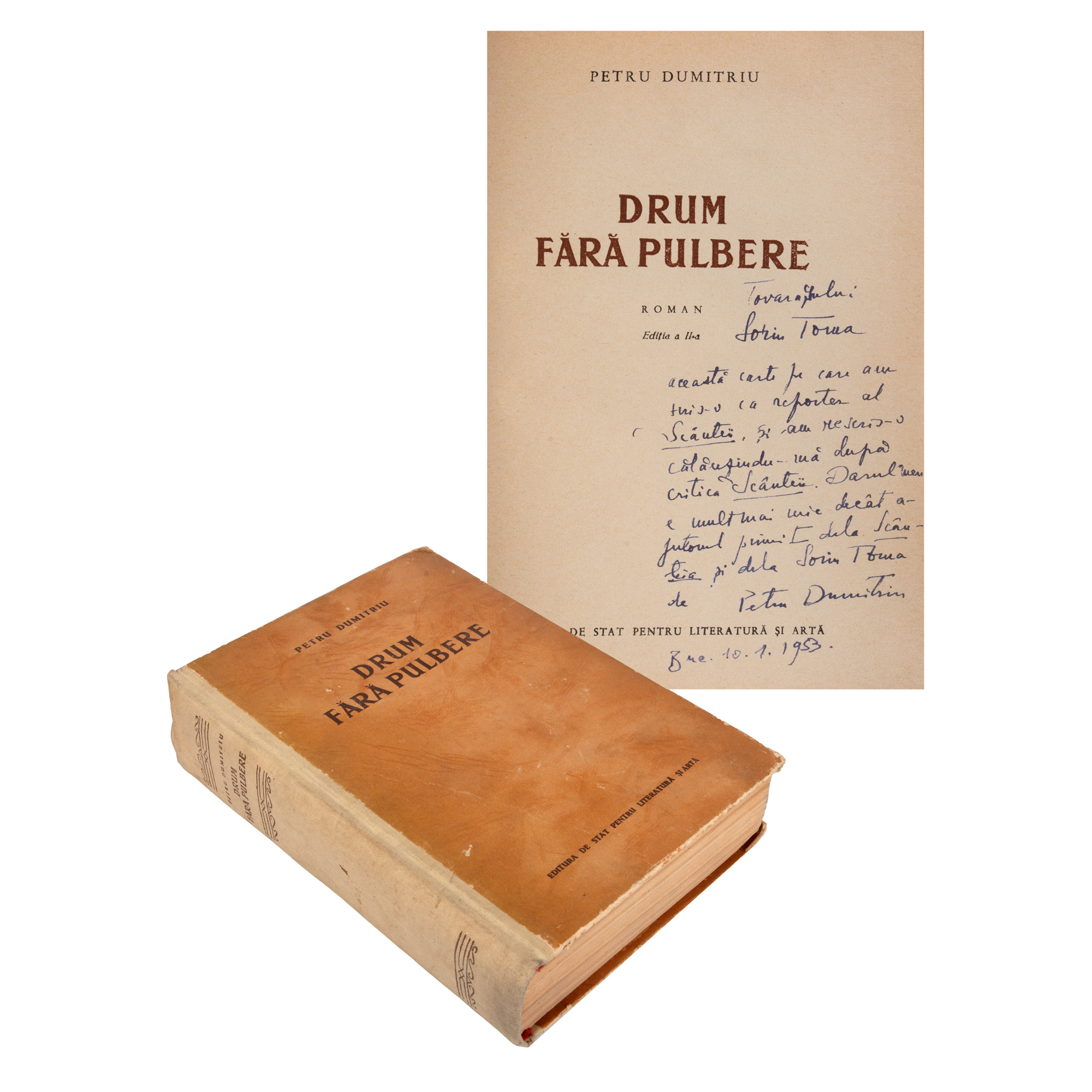 ”Drum fără pulbere”, de Petru Dumitriu, ediție princeps, București, 1952, cu o amplă dedicație olografă a autorului către ziaristul Sorin Toma, provine din colecția criticului și istoricului literar Magdalena Popescu-Bedrosian
