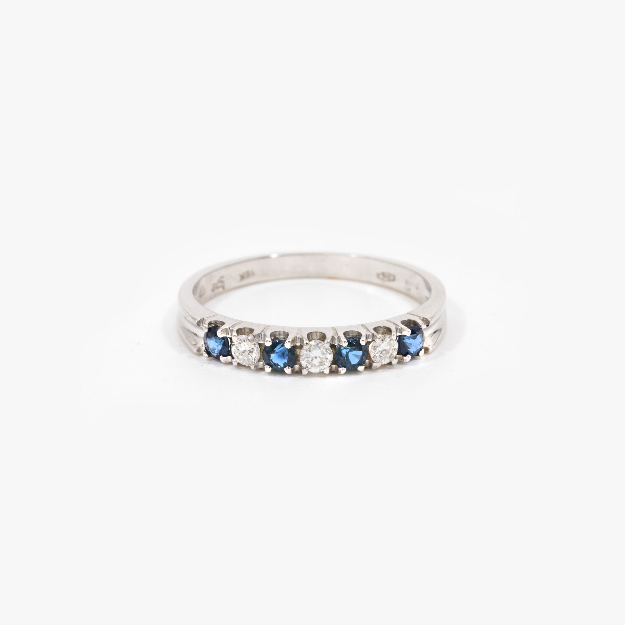 White gold ring, decorated with alternating diamonds and sapphires