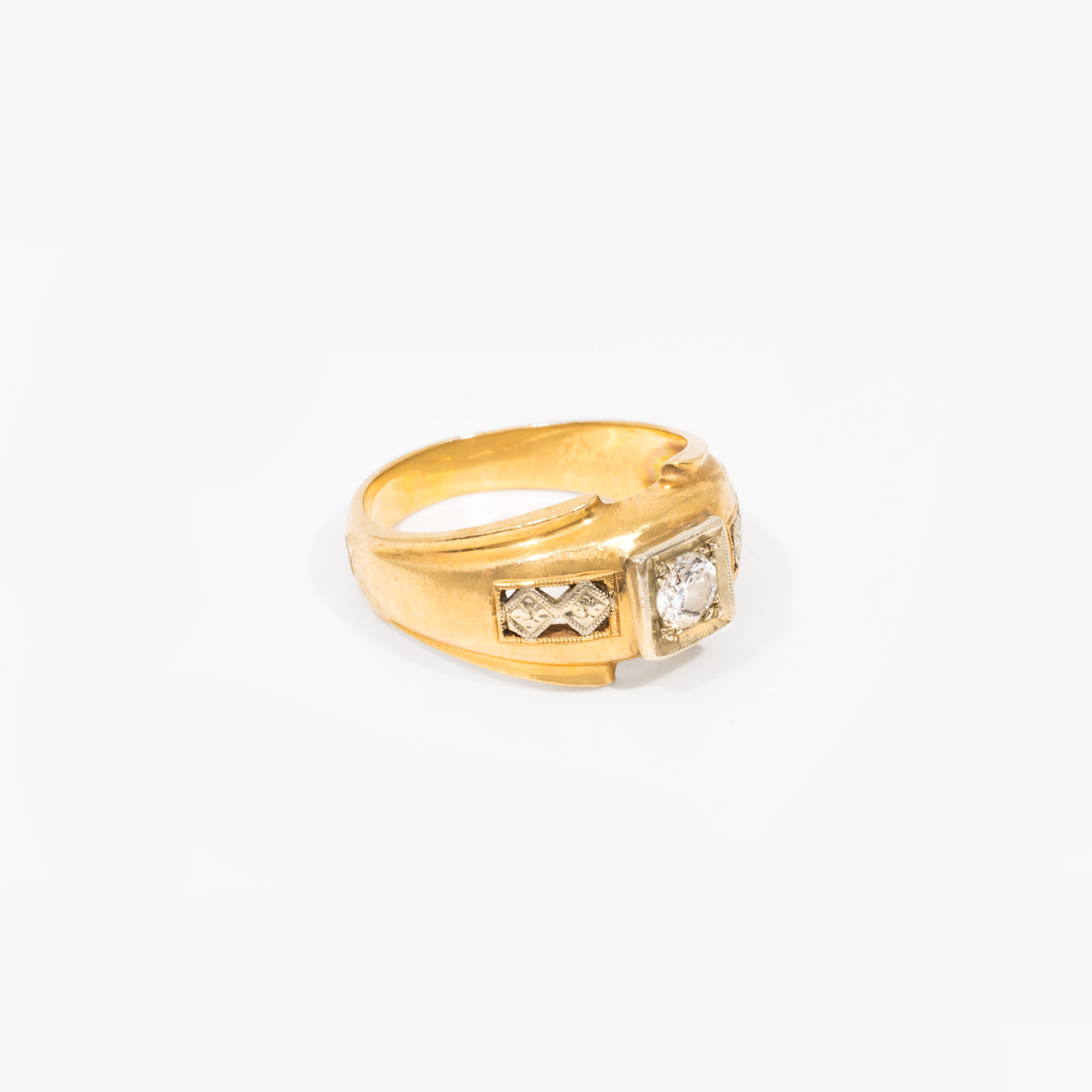 Bicolor gold ring, decorated with diamonds