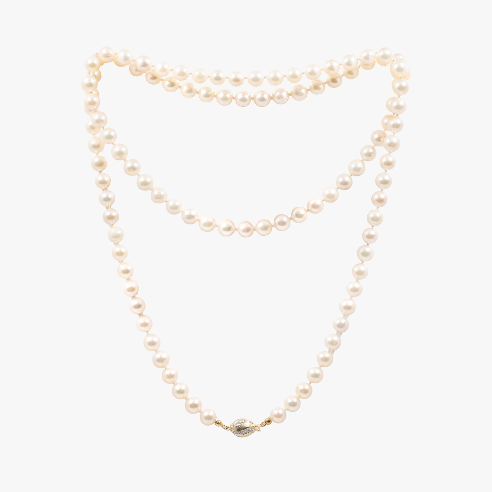 Pearl necklace, decorated with a gold clasp, paved with diamonds