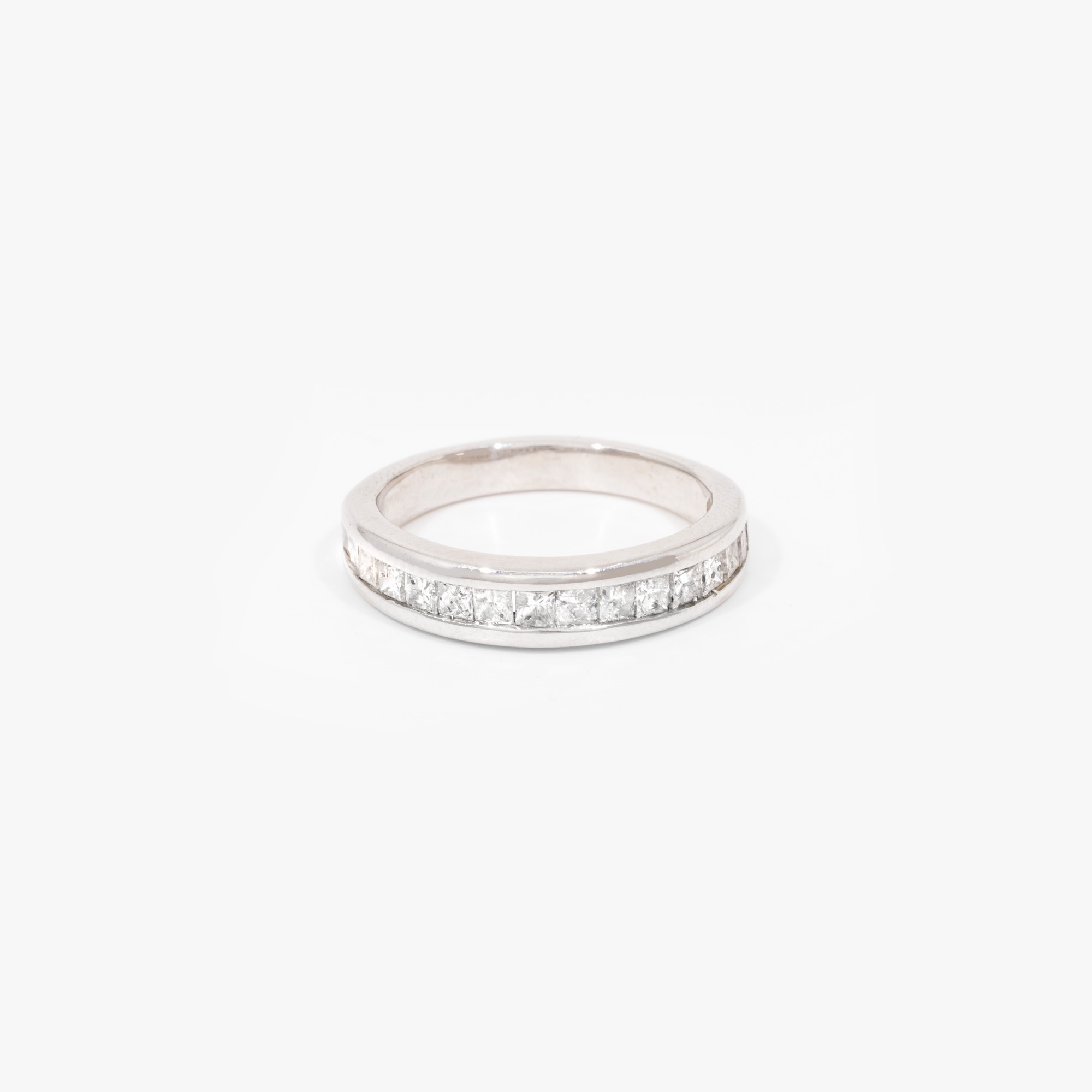 White gold ring, decorated with a row of diamonds