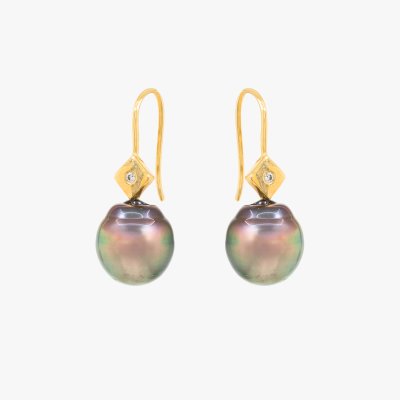 Pair of gold earrings, decorated with Tahiti pearls and diamonds