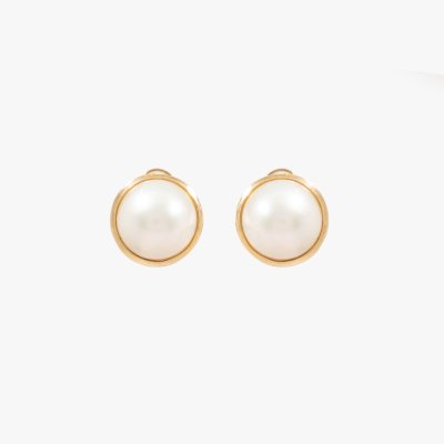 Pair of gold earrings, decorated with pearls