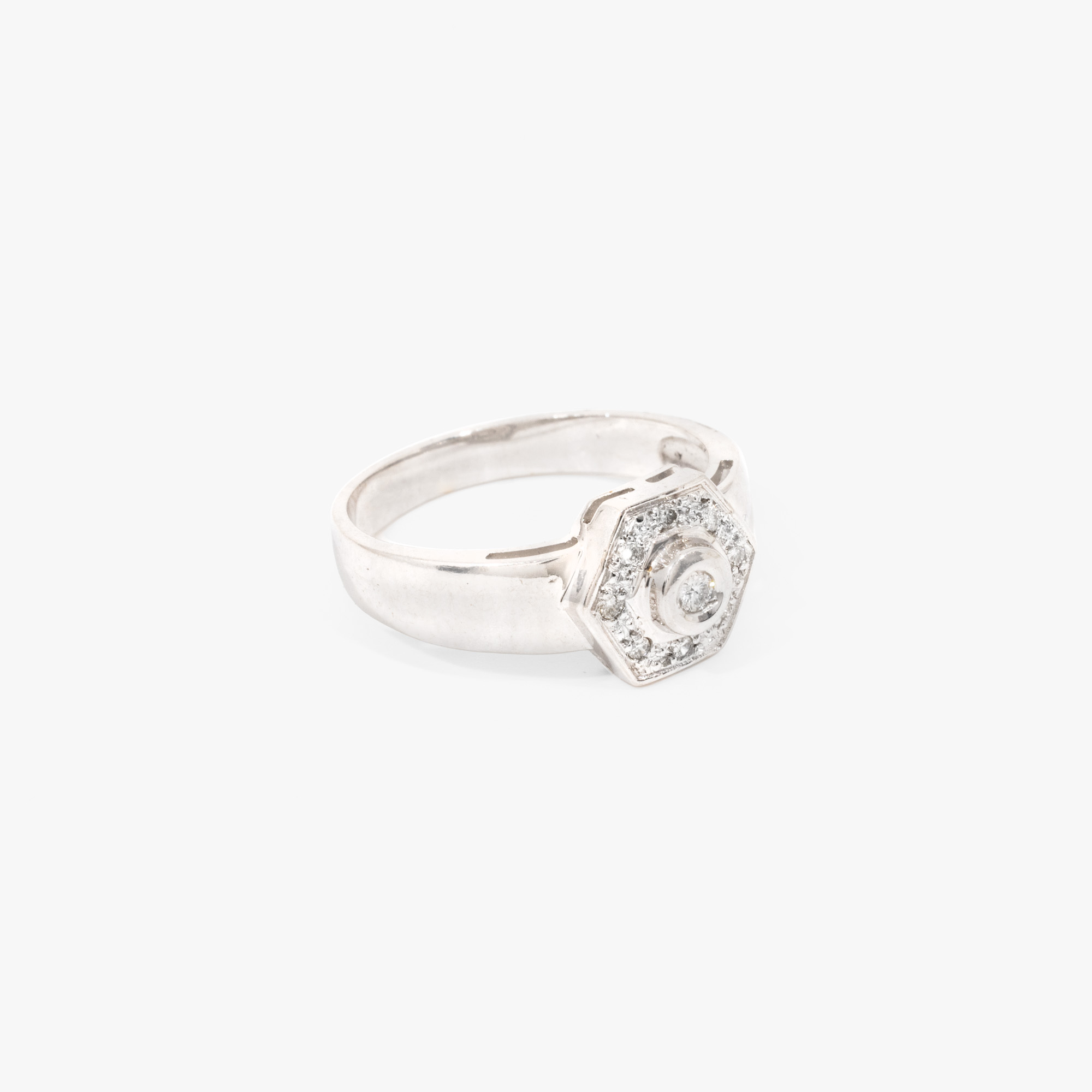 White gold ring, adorned with diamonds