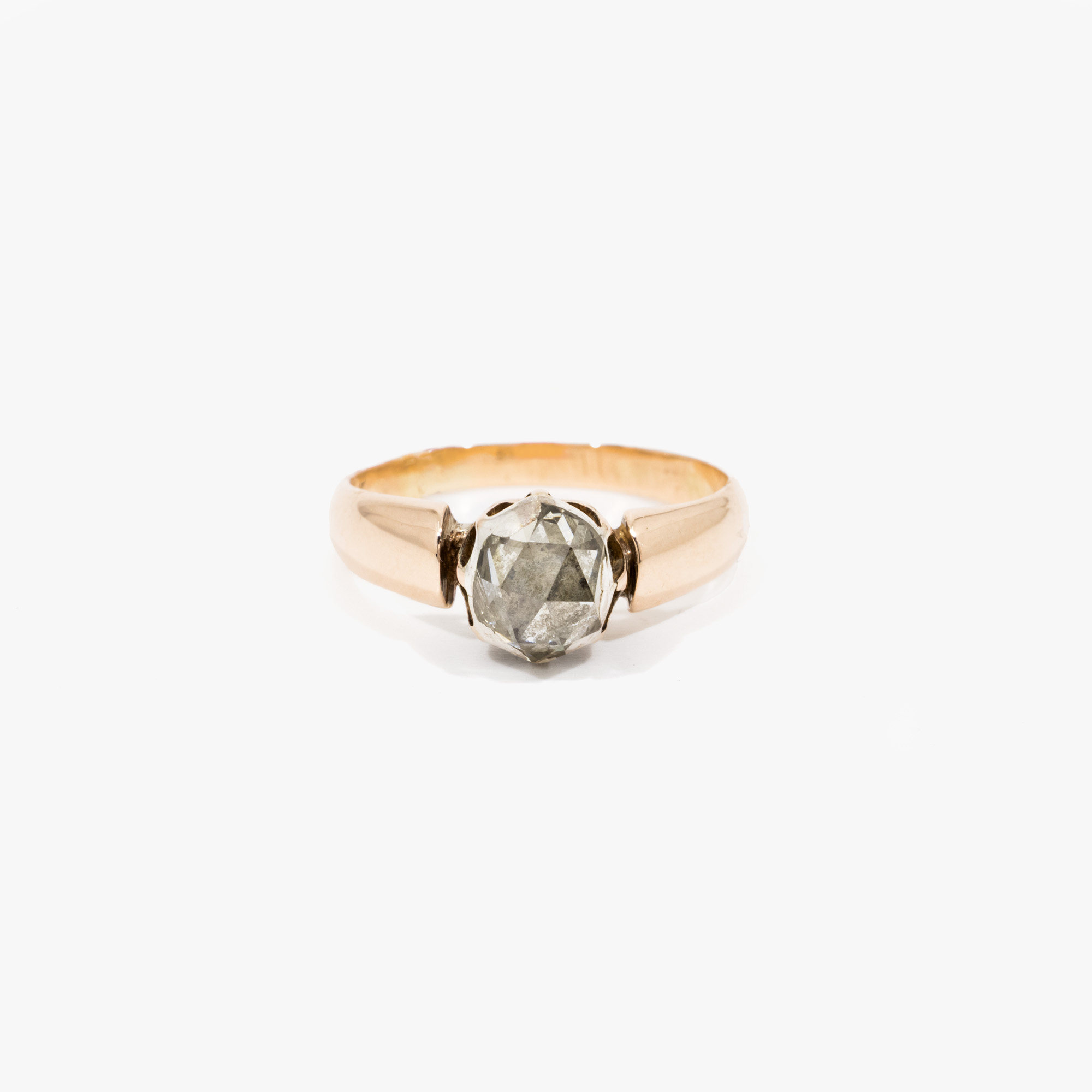 Gold ring adorned with a diamond
