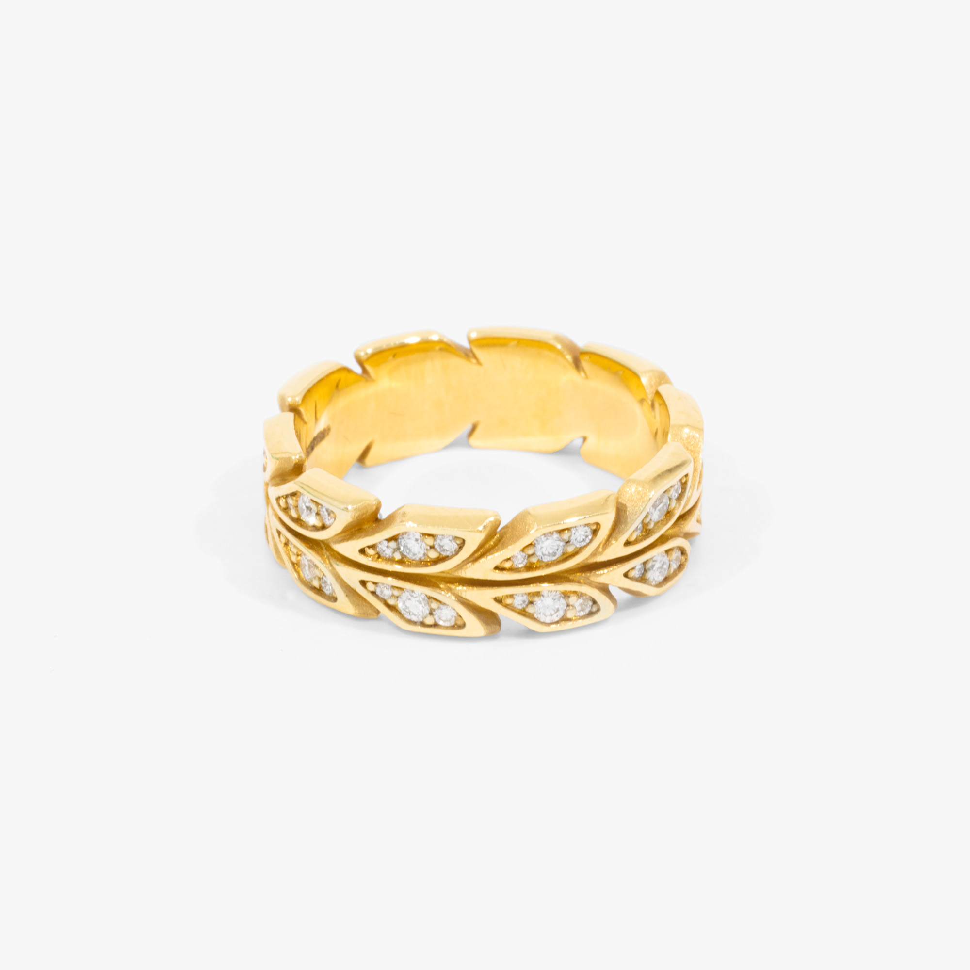 ”Victoria Vine” - inel Tiffany & Co, din aur, decorat cu diamante, însoțit de cutia originală