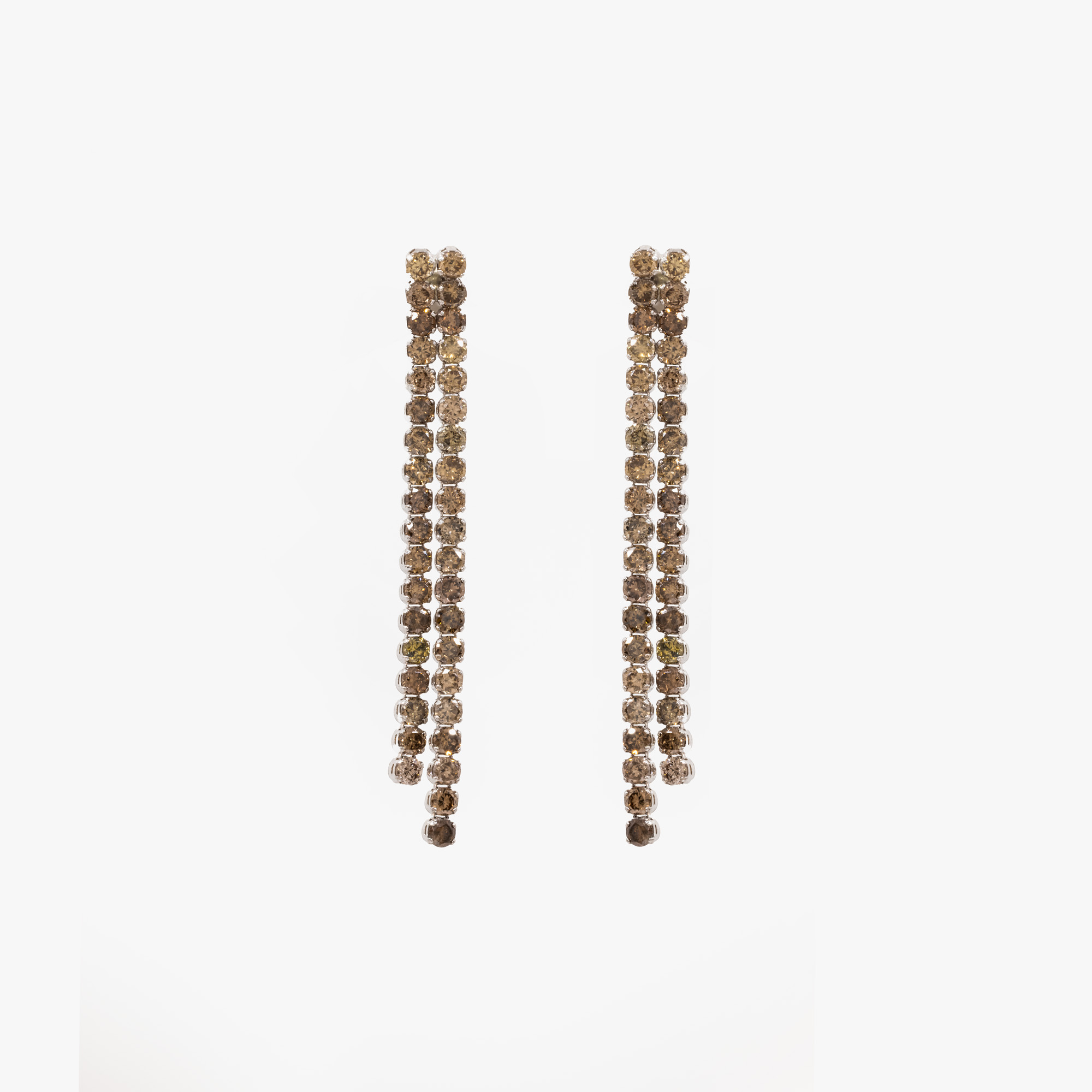Pair of white gold earrings, adorned with diamonds, accompanied by an IGI gemological certificate