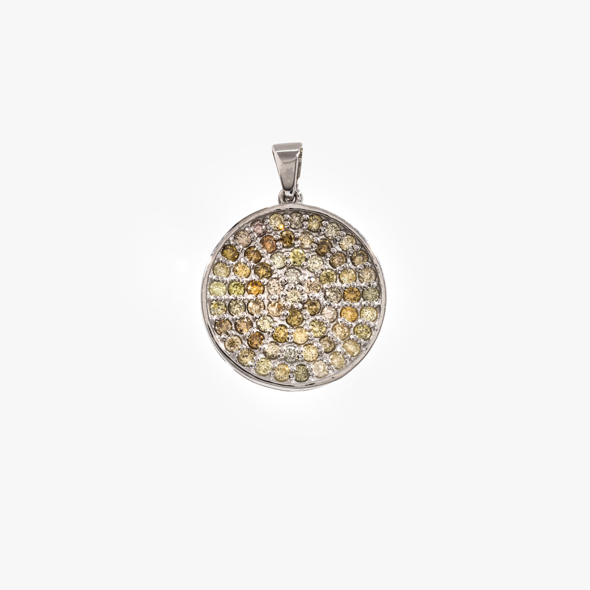 White gold pendant, decorated, paved with diamonds, accompanied by a GR Antwerp gemological certificate