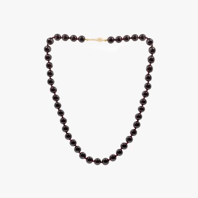 Garnet necklace, decorated with a gold clasp