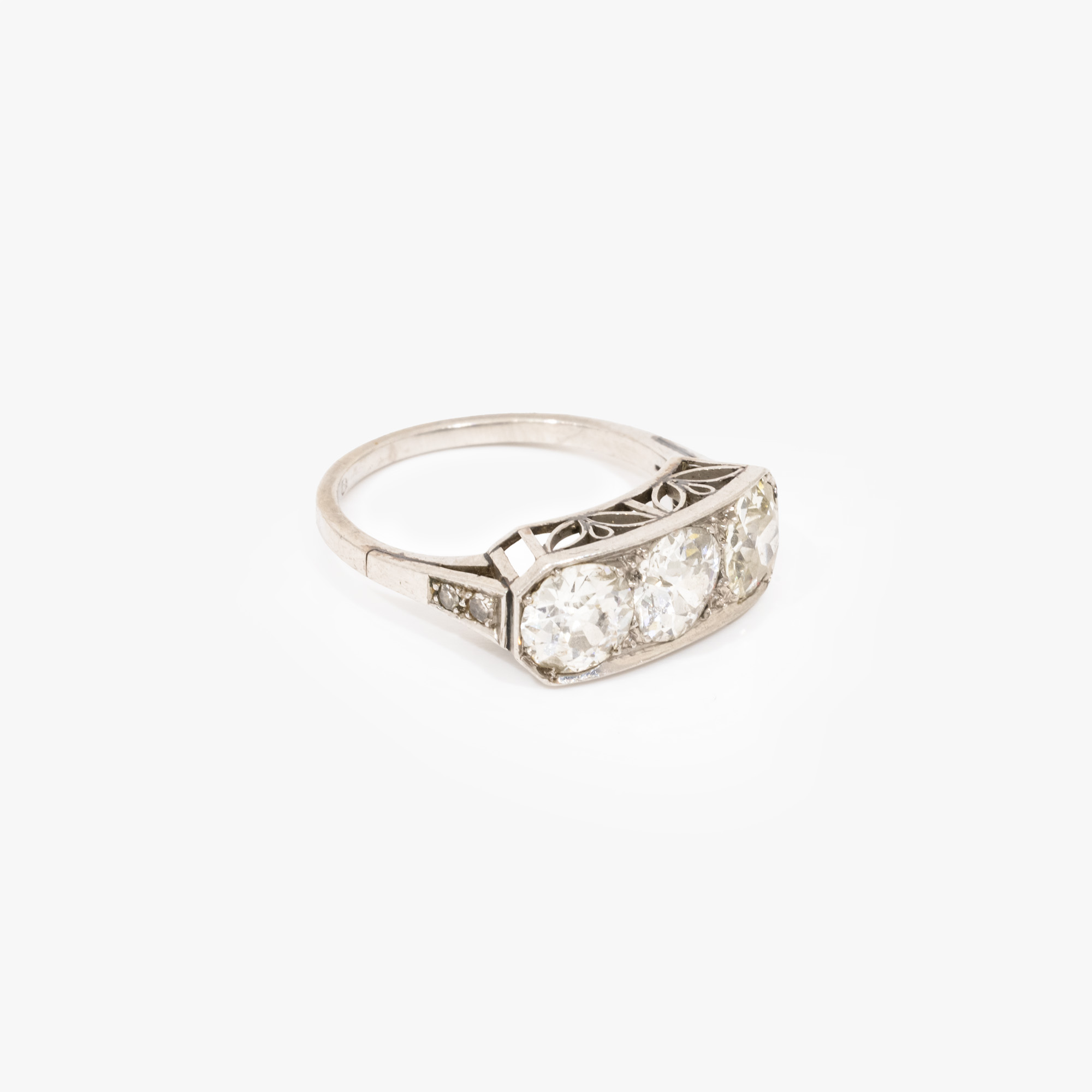 Art Deco ring, made of platinum, decorated with a triad of diamonds