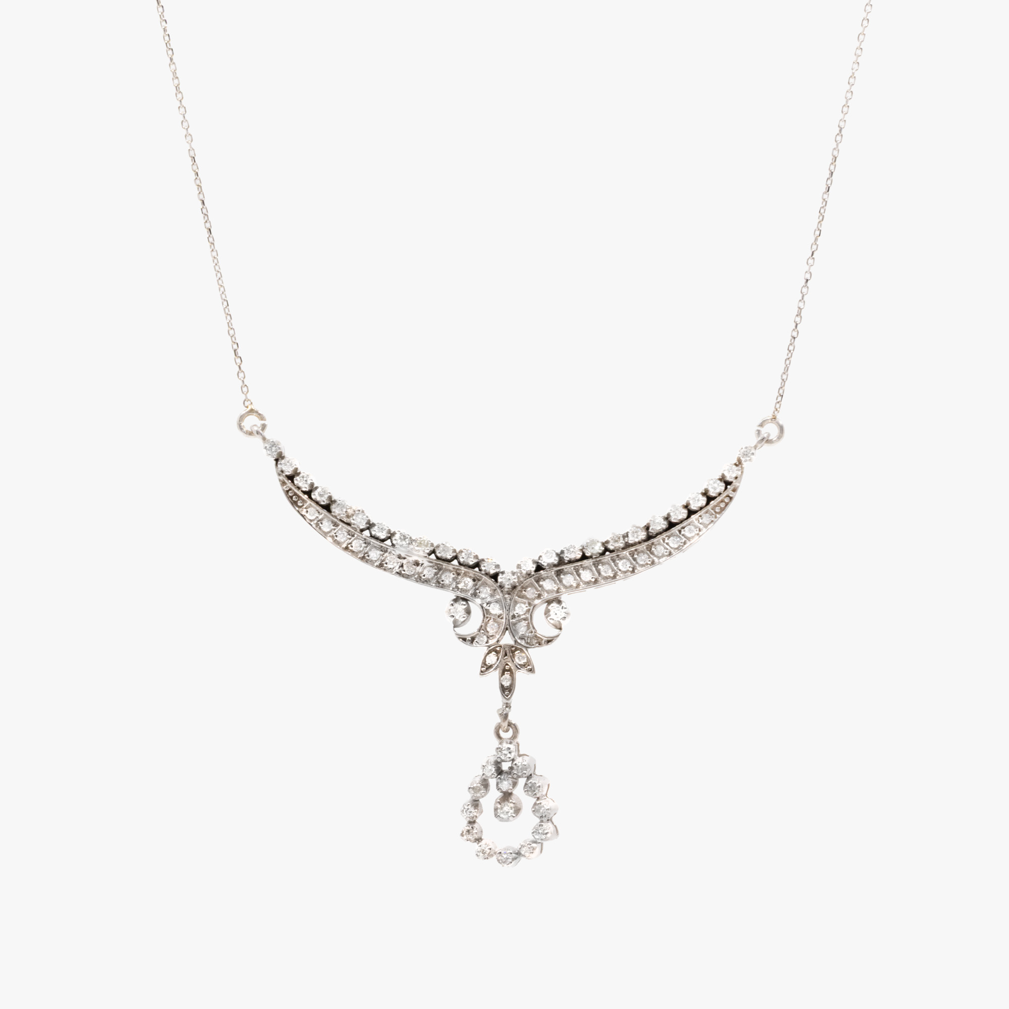 Victorian style white gold necklace, decorated with diamonds