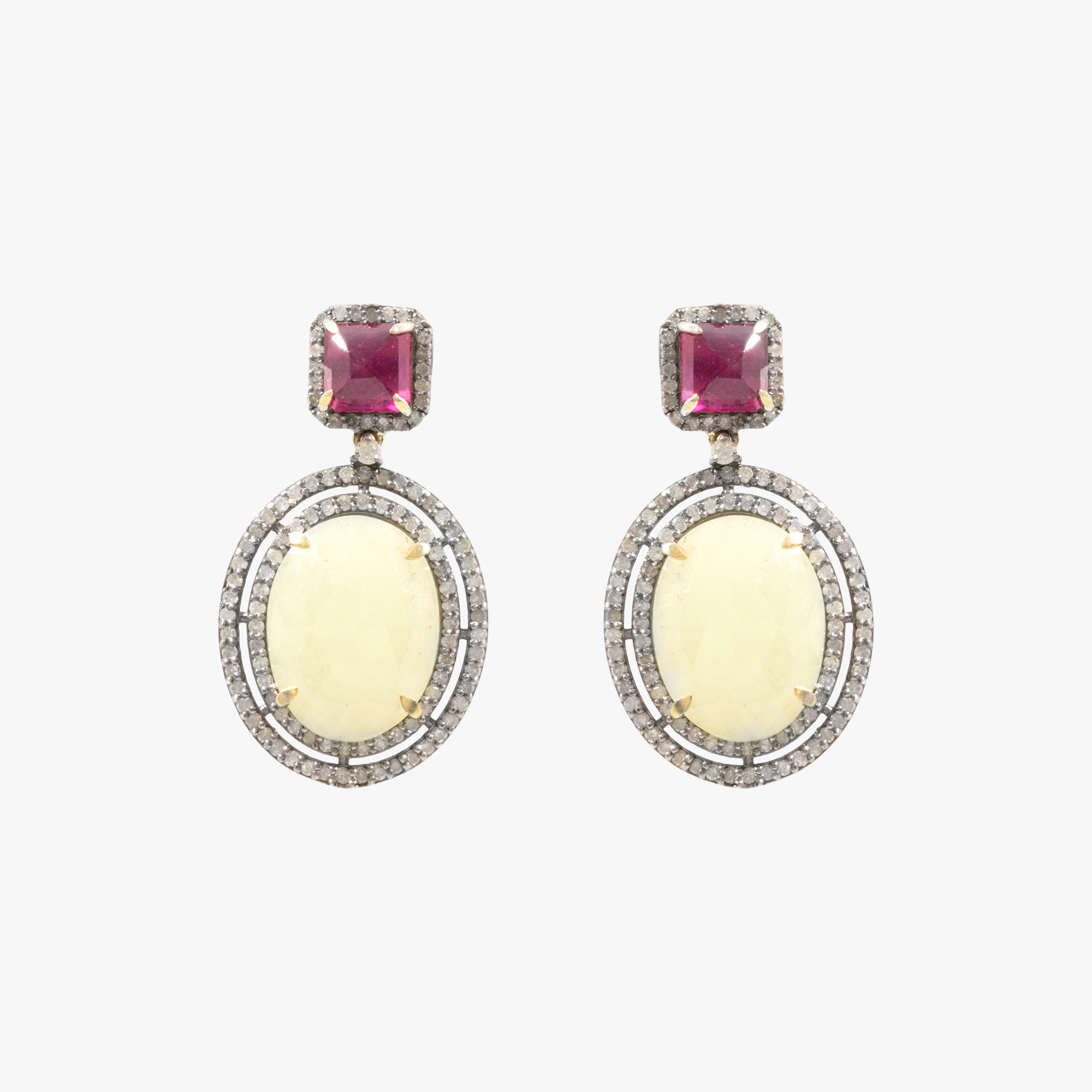 Pair of earrings made of gold and silver, decorated with diamonds, rubies and yellow sapphires