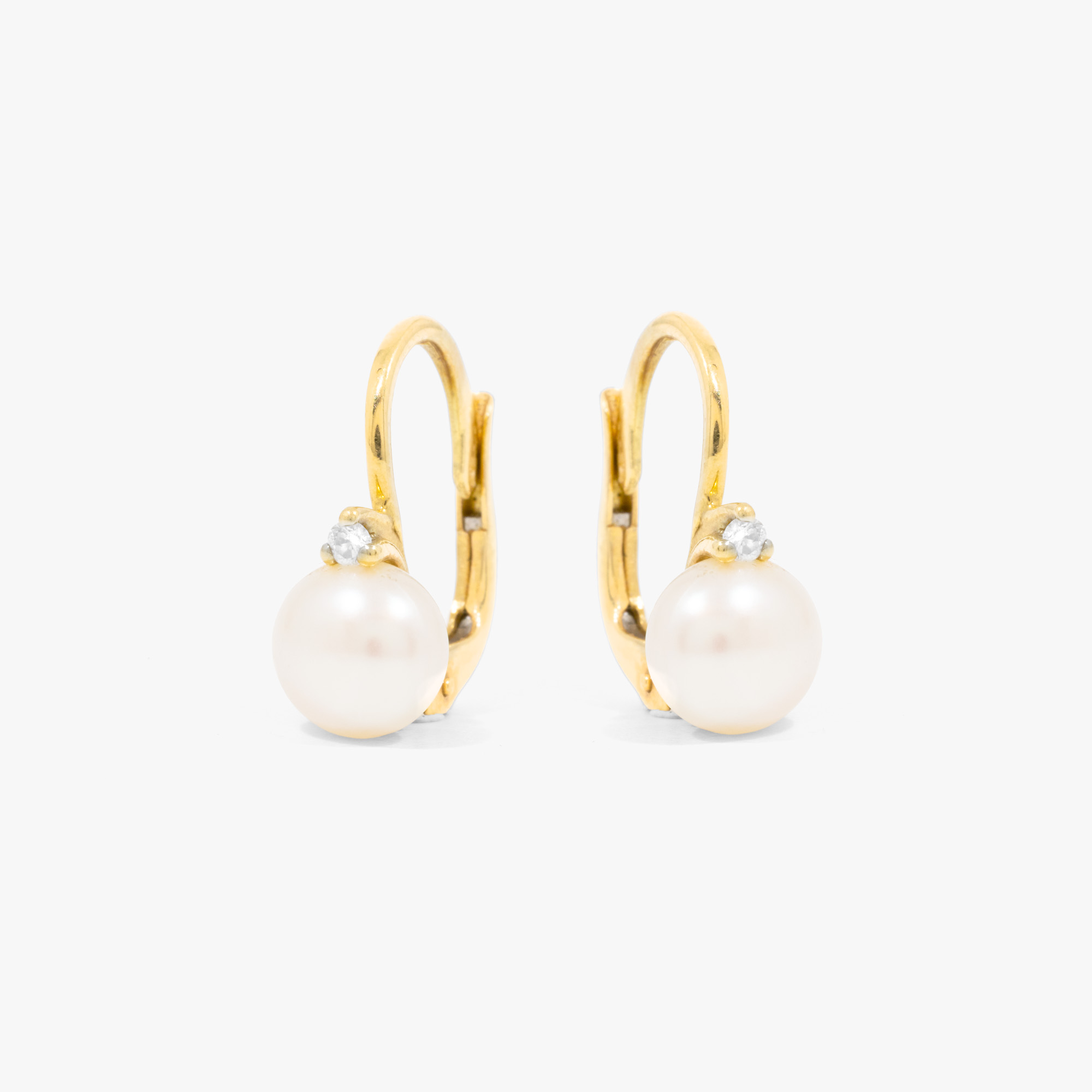 Pair of gold earrings, decorated with pearls and diamonds