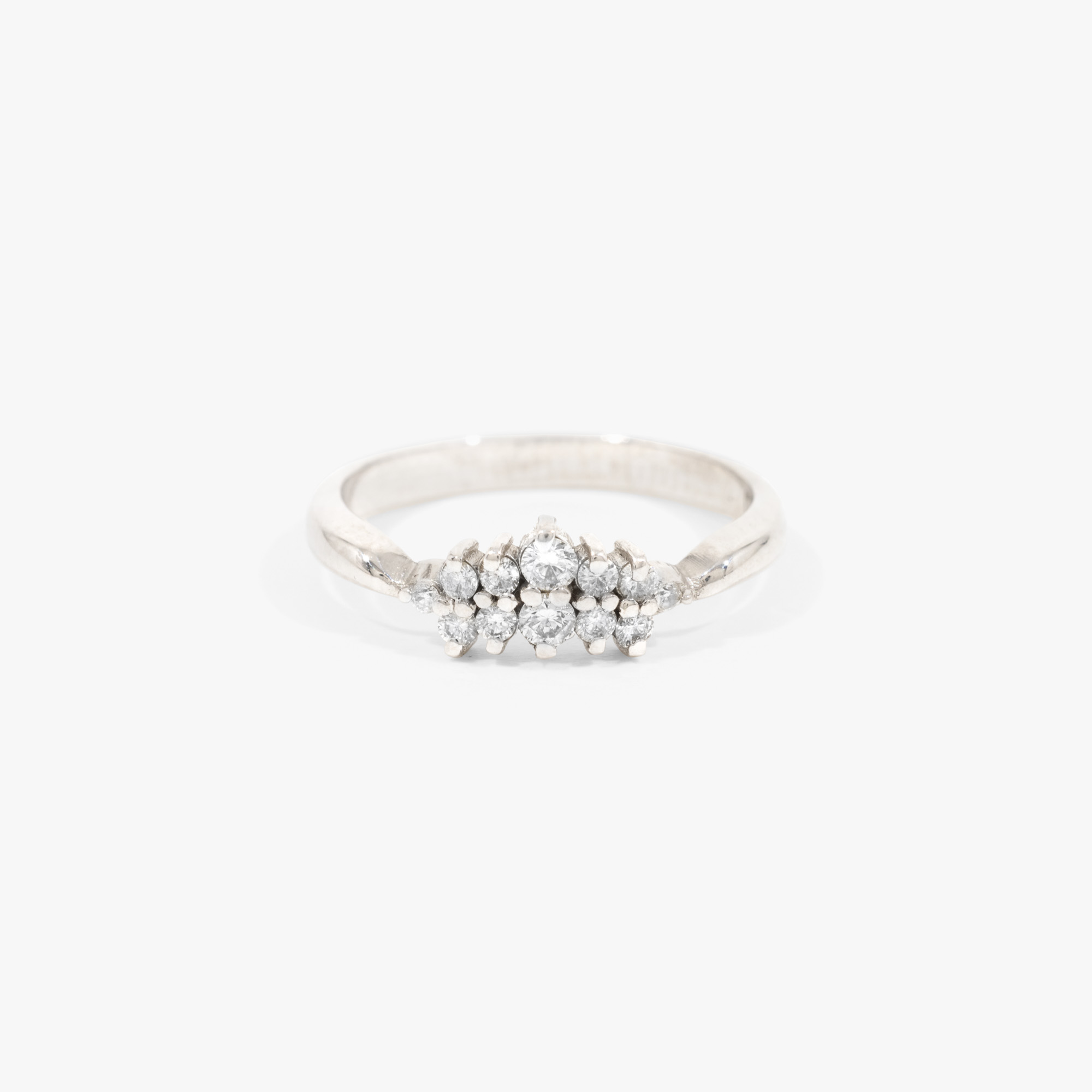 Inel din aur alb, decorat cu două rânduri de diamante