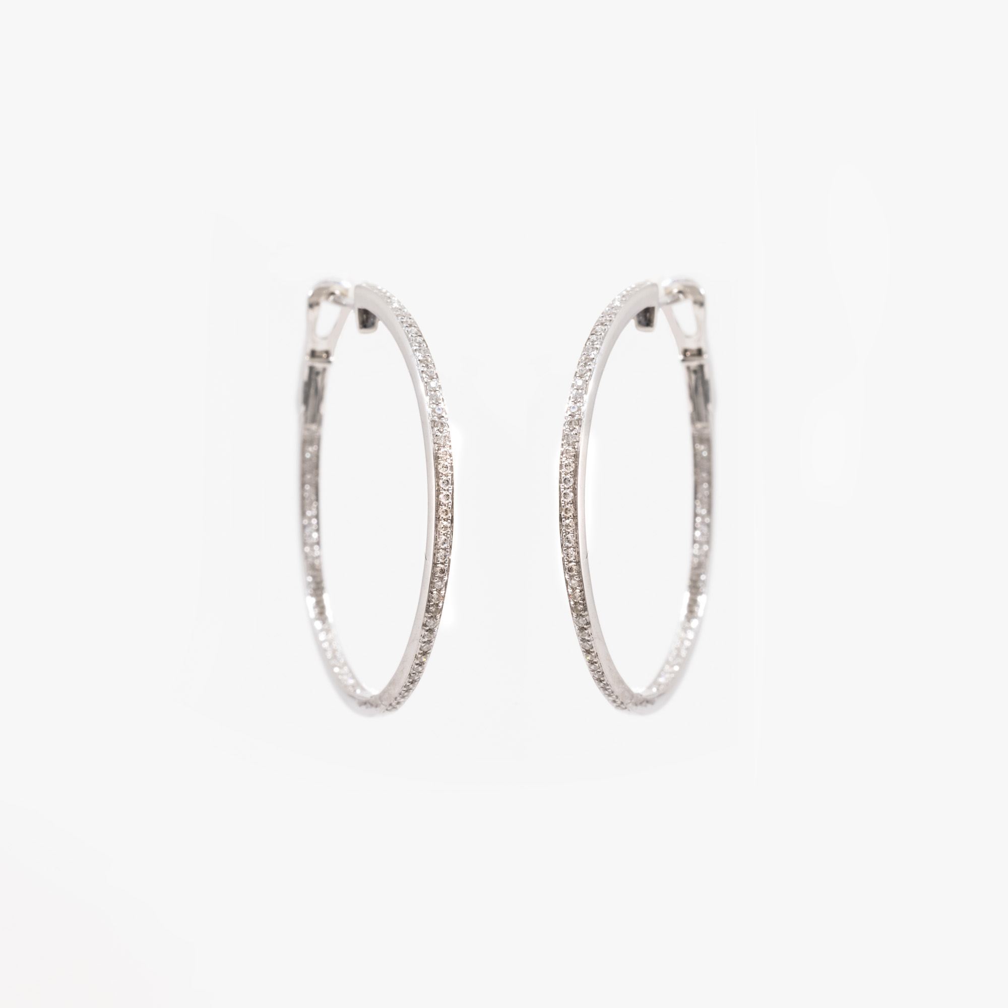 White gold hoop earrings decorated with diamonds, accompanied by an additional gemological certificate