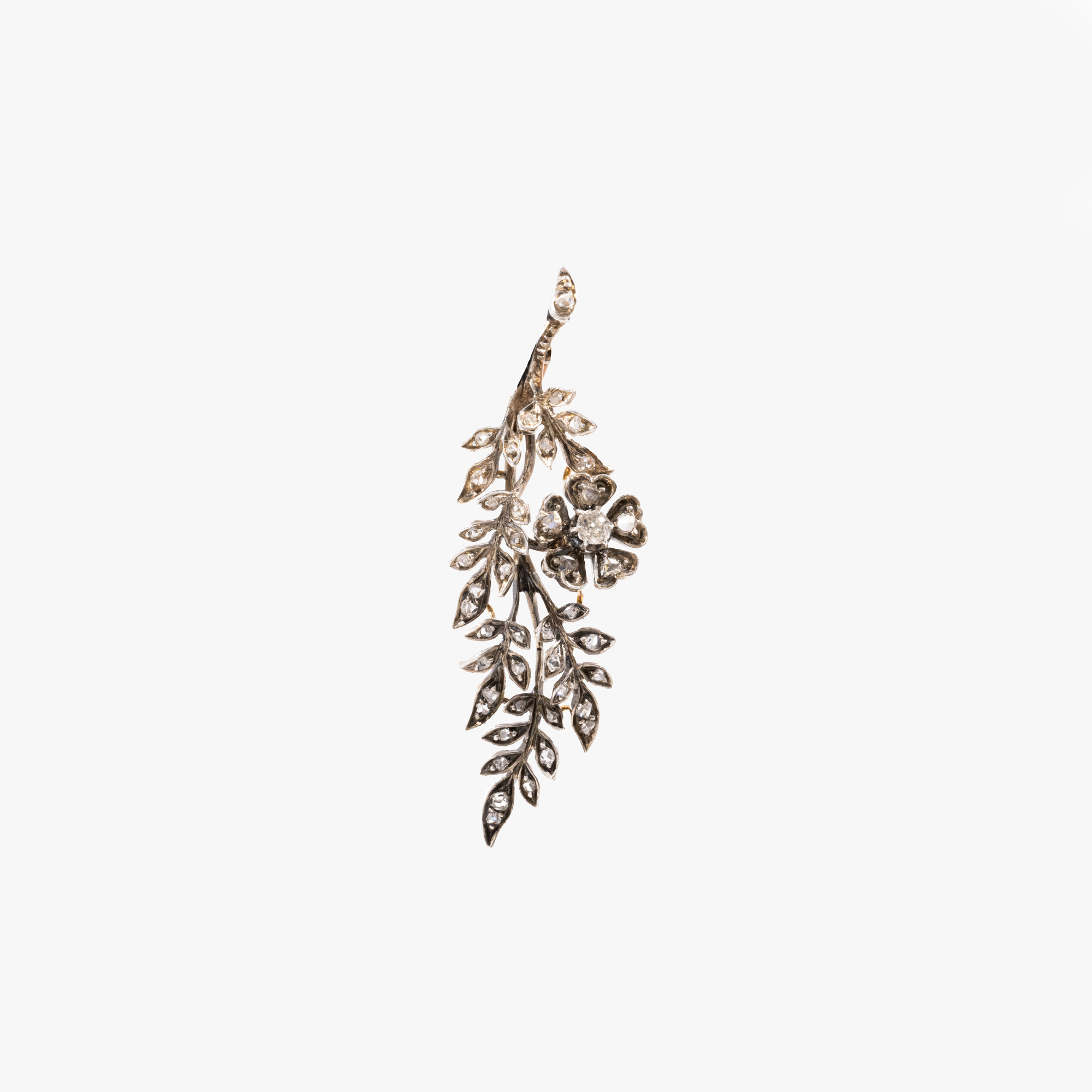 Gold and Silver Pendant, in an Art Nouveau manner, decorated with diamonds, accompanied by an additional gemological certificate