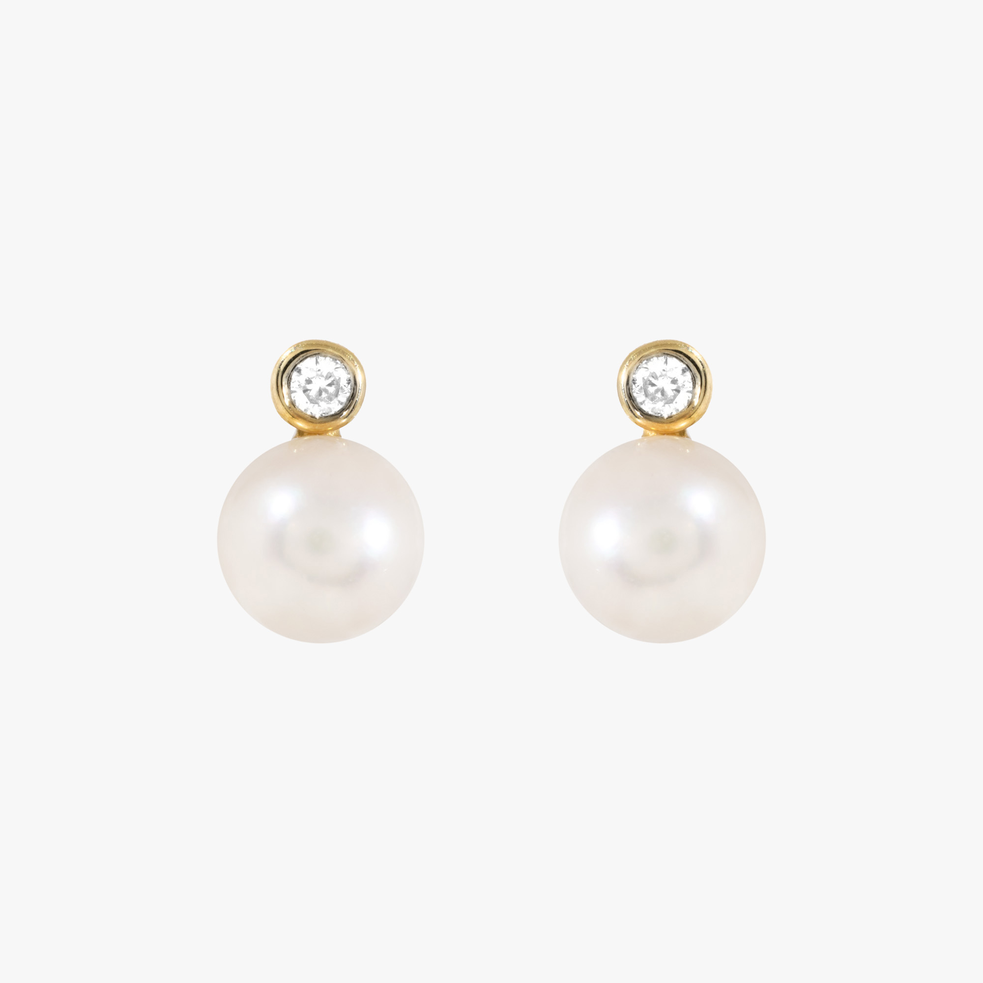 Pair of gold earrings, decorated with pearls and diamonds, accompanied by additional gemological certificate