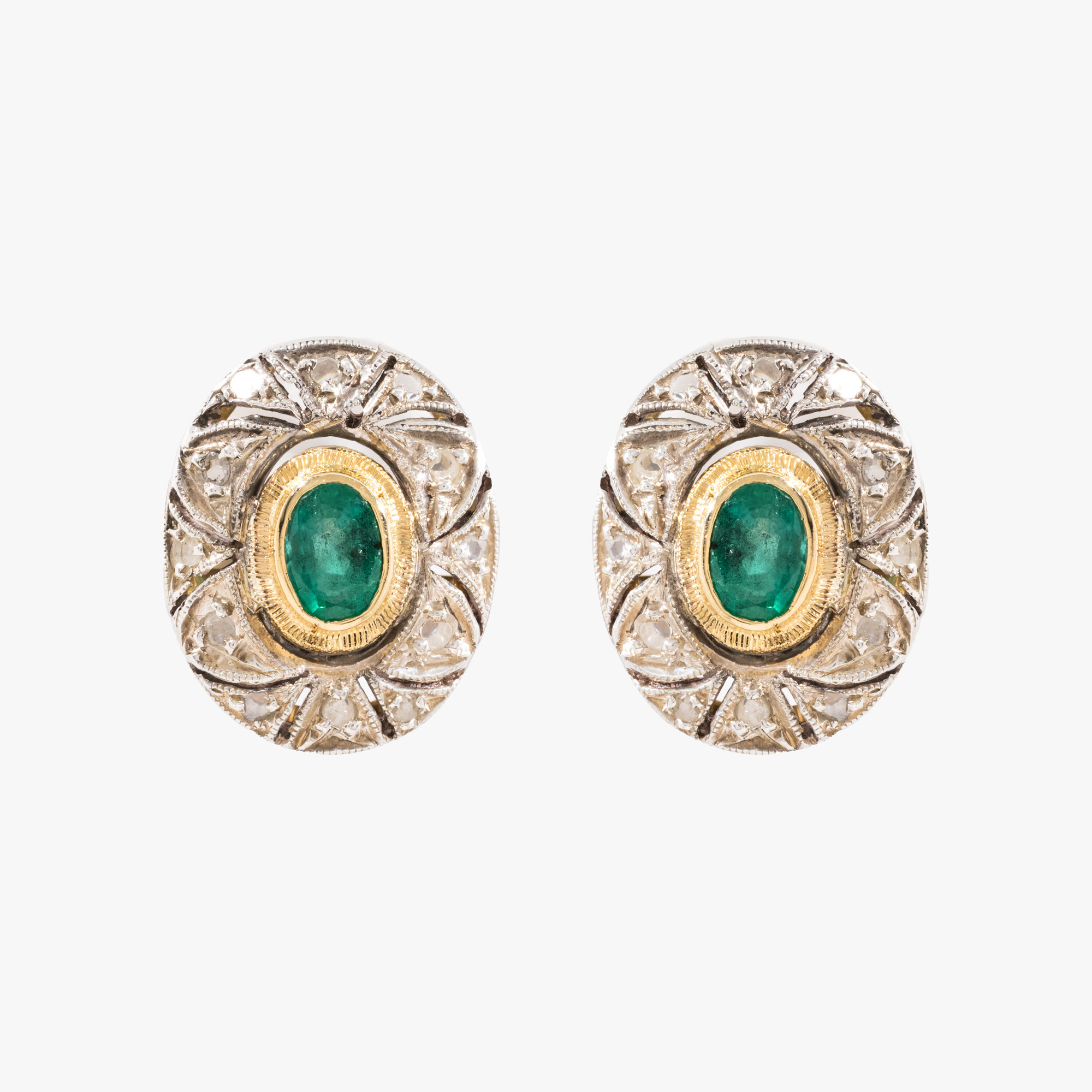 Pair of gold and silver earrings, decorated with emeralds and diamonds, accompanied by an additional gemological certificate