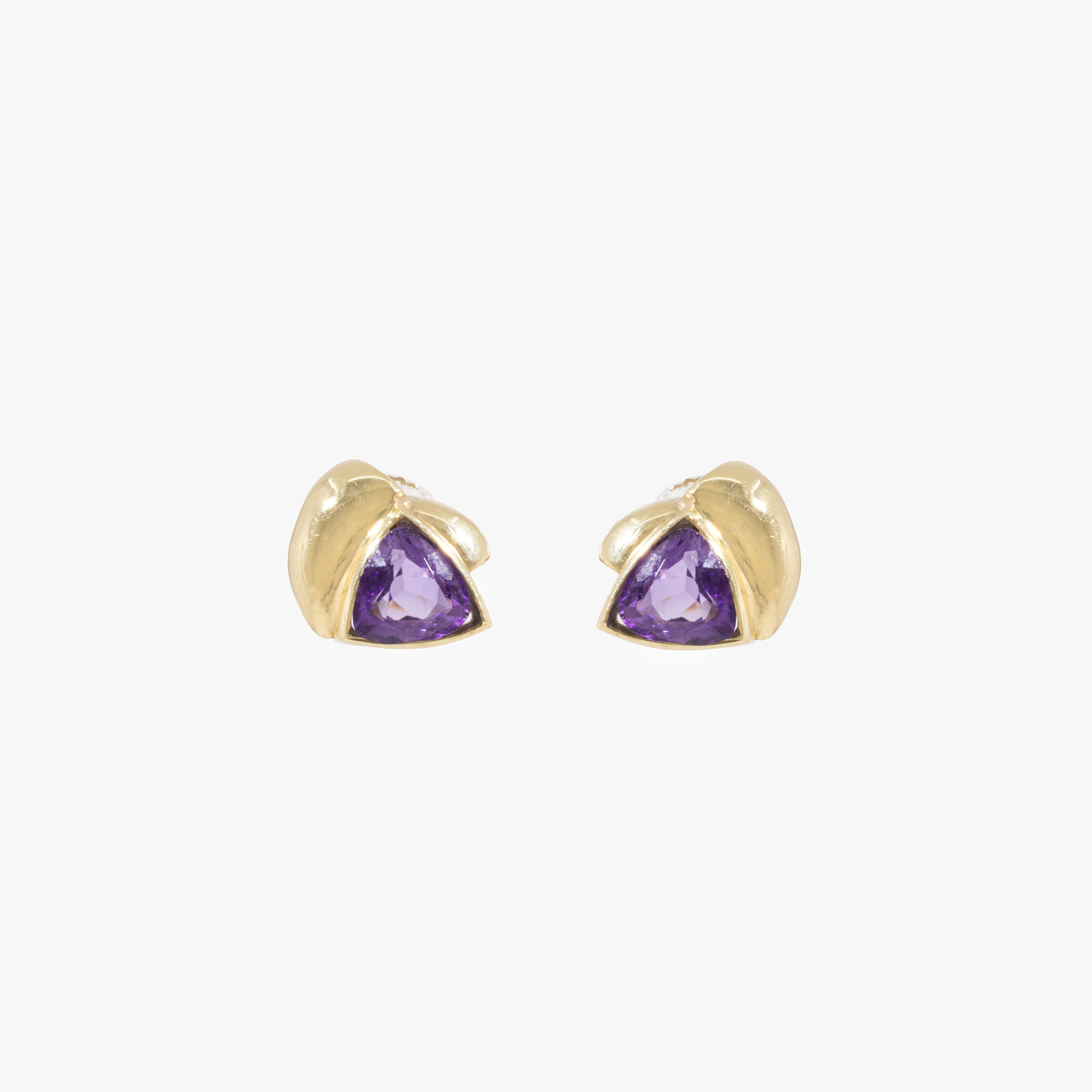 Pair of gold earrings, decorated with amethysts