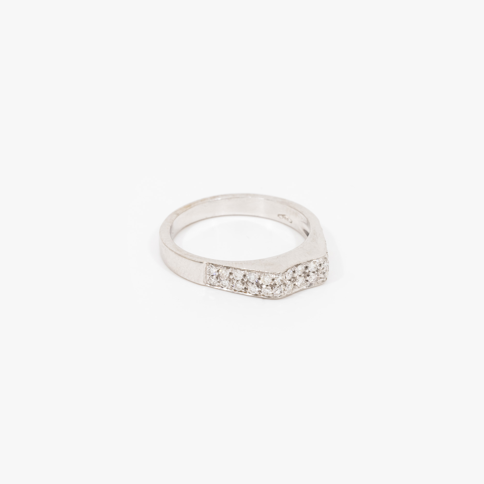 Damiani ring, made of white gold, decorated with diamonds