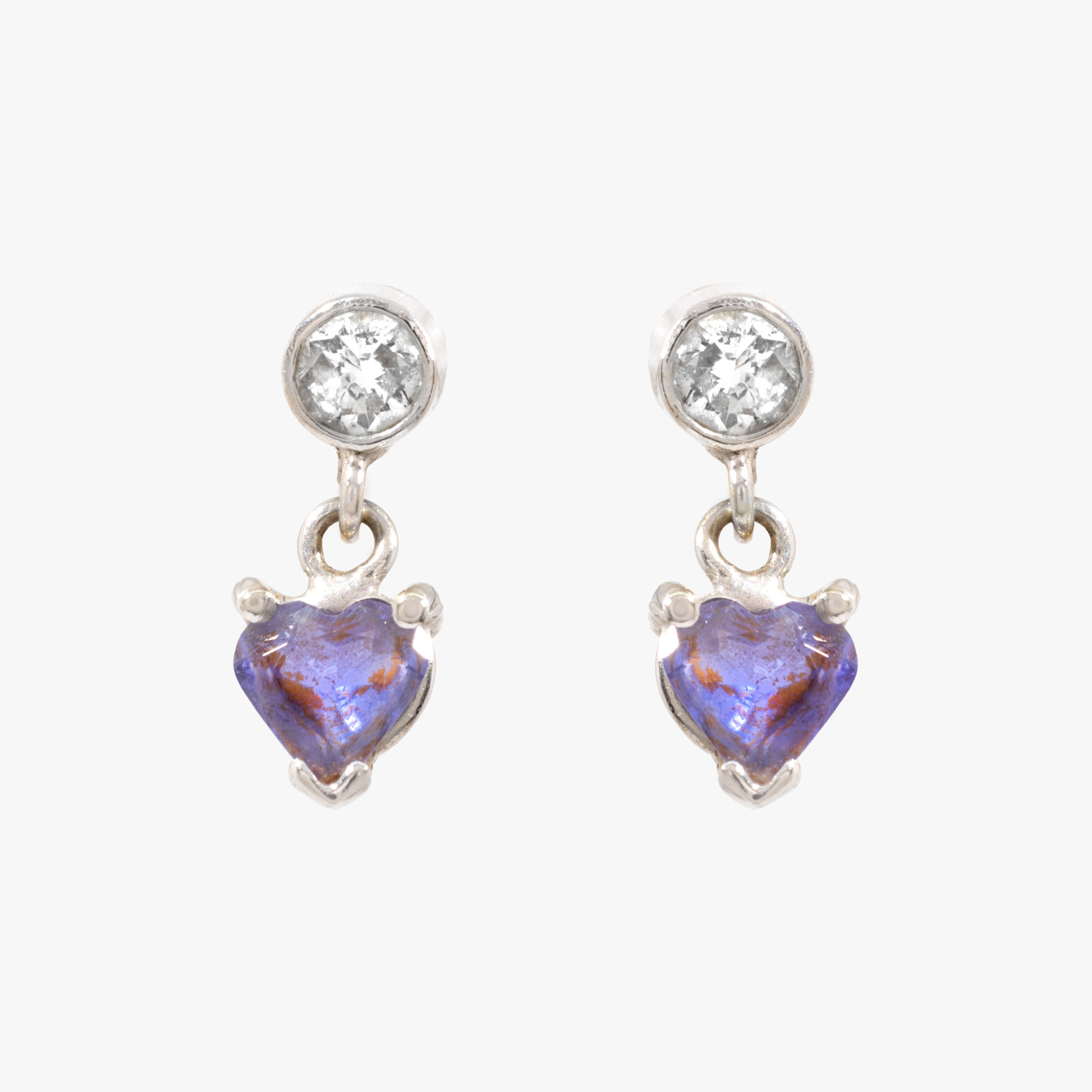 Pair of white gold earrings, in the shape of a heart, decorated with tanzanite and diamonds, accompanied by an additional gemological certificate