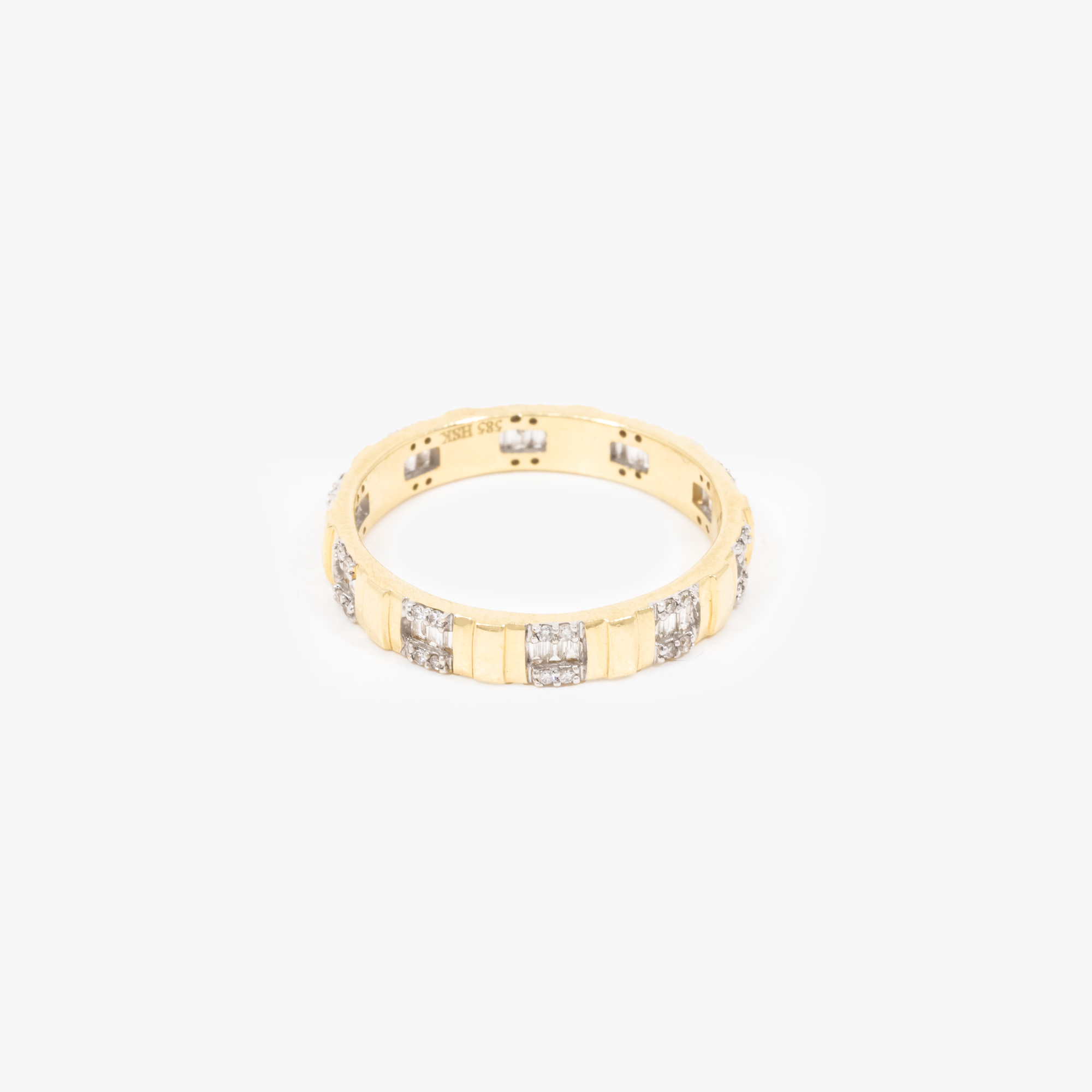 Gold ring decorated with baguette diamonds