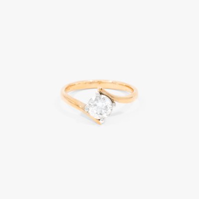 Inel din aur bicolor, decorat cu diamant solitaire, însoțit de certificat gemologic AIG