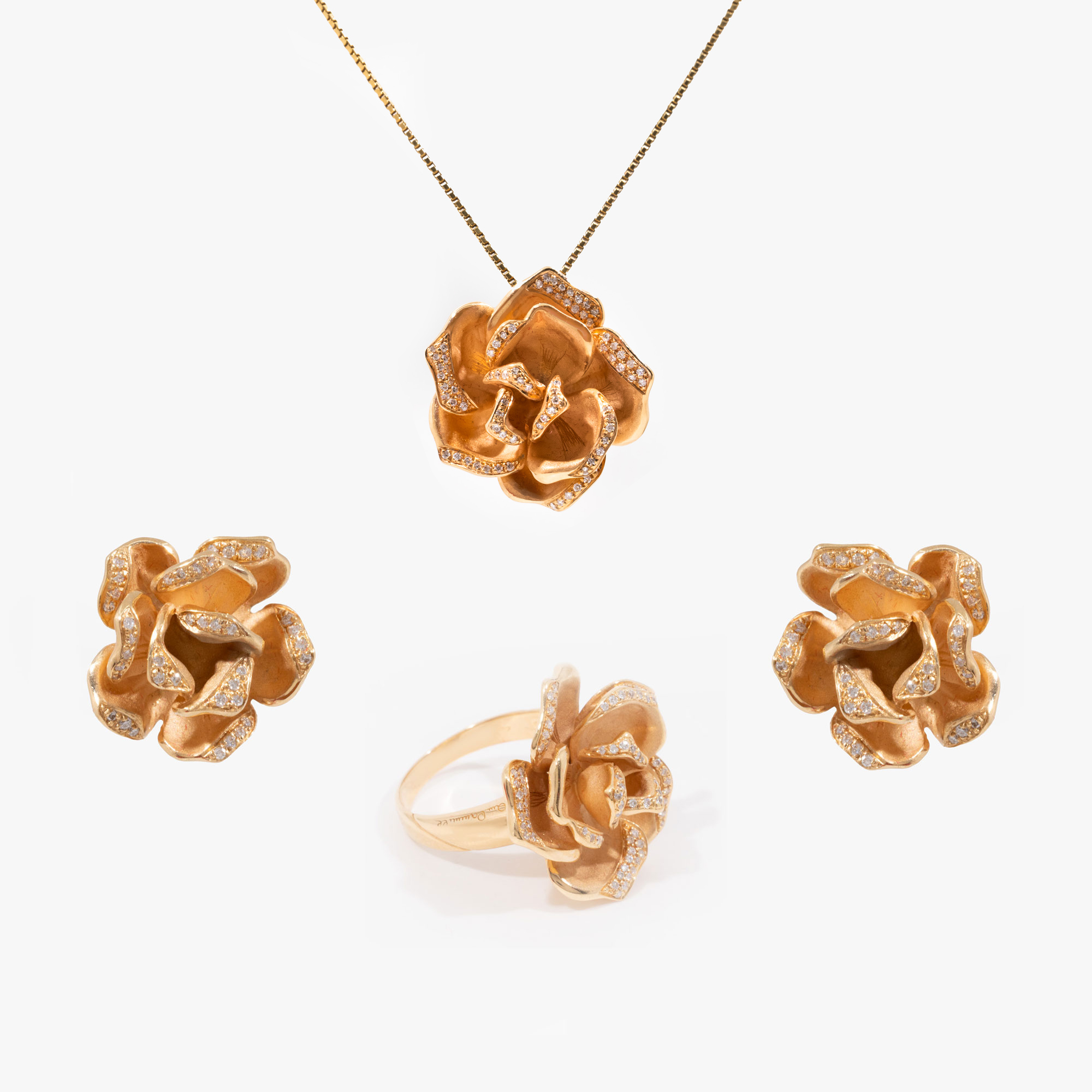 Set Annamaria Cammilli, din aur, sculptat sub forma unor flori, pavat cu diamante