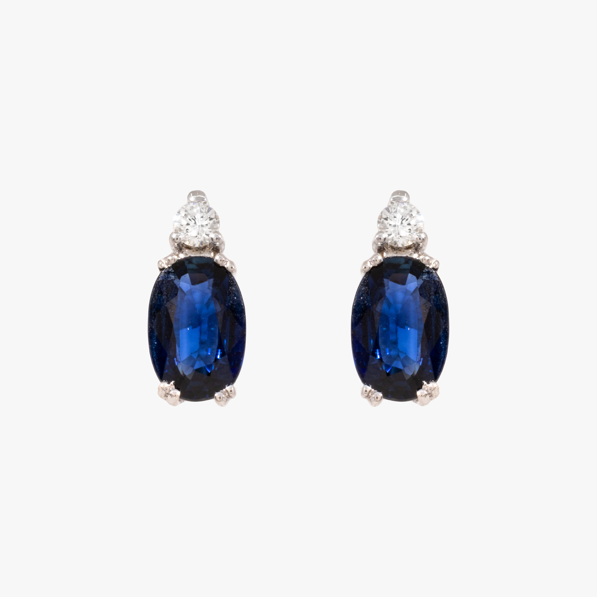 Pair of white gold earrings, decorated with two sapphires and two diamonds