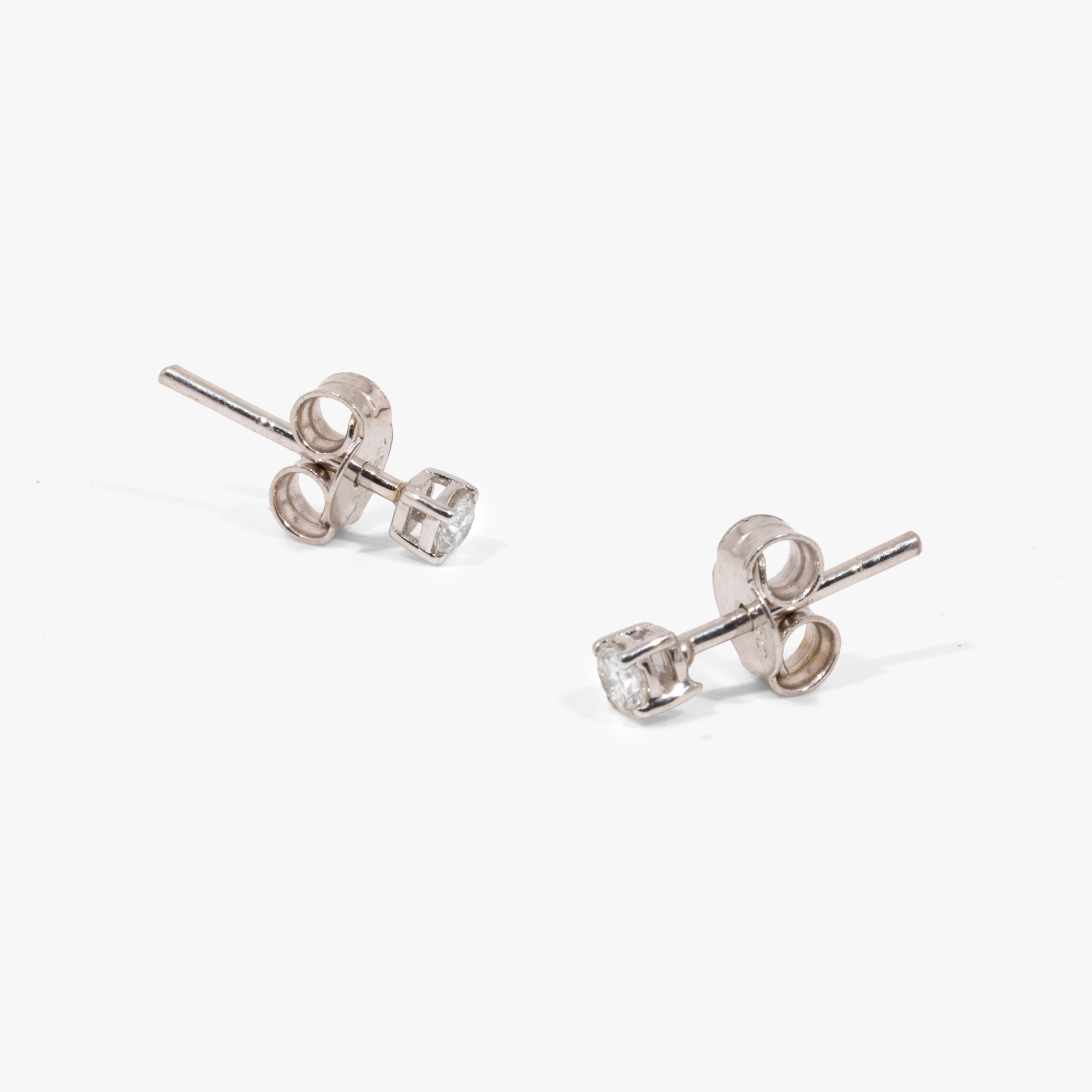 Pair of white gold earrings for children, decorated with diamonds