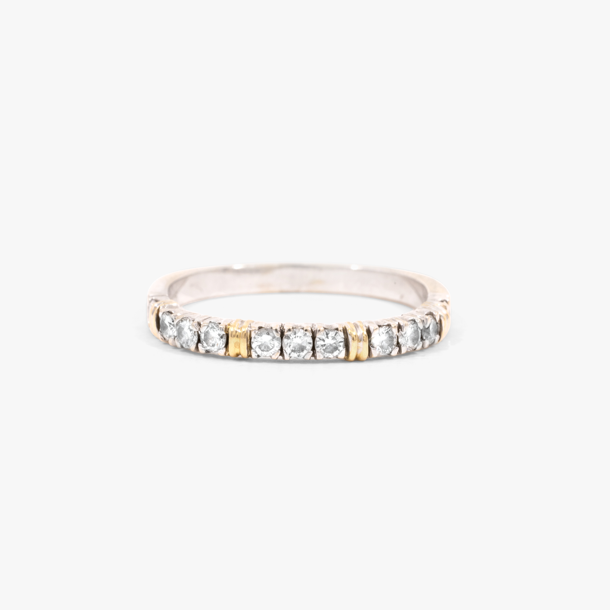Bicolor gold ring, decorated with diamonds, accompanied by additional gemological certificate