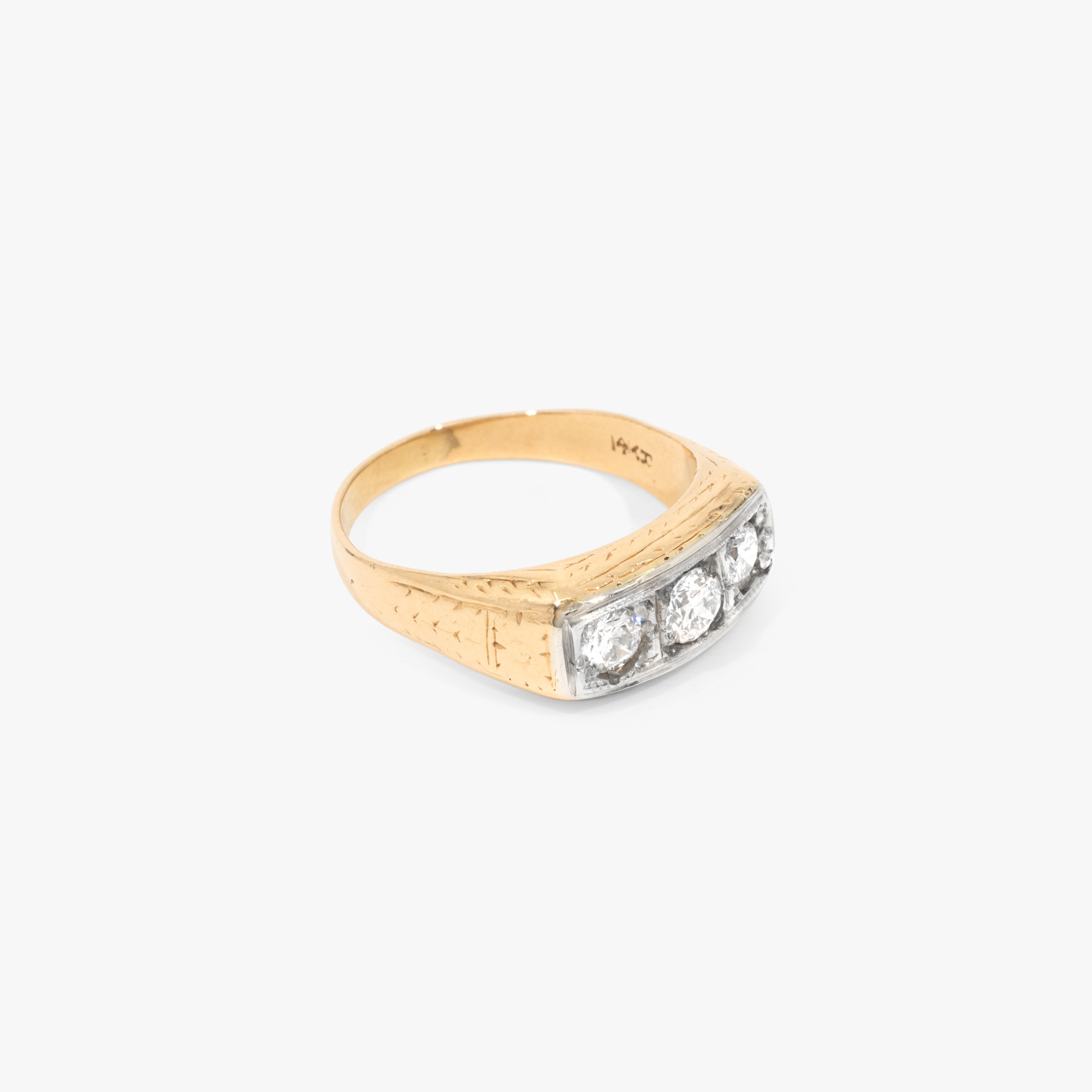 Gold ring, decorated with a triad of diamonds, accompanied by additional gemological certificate