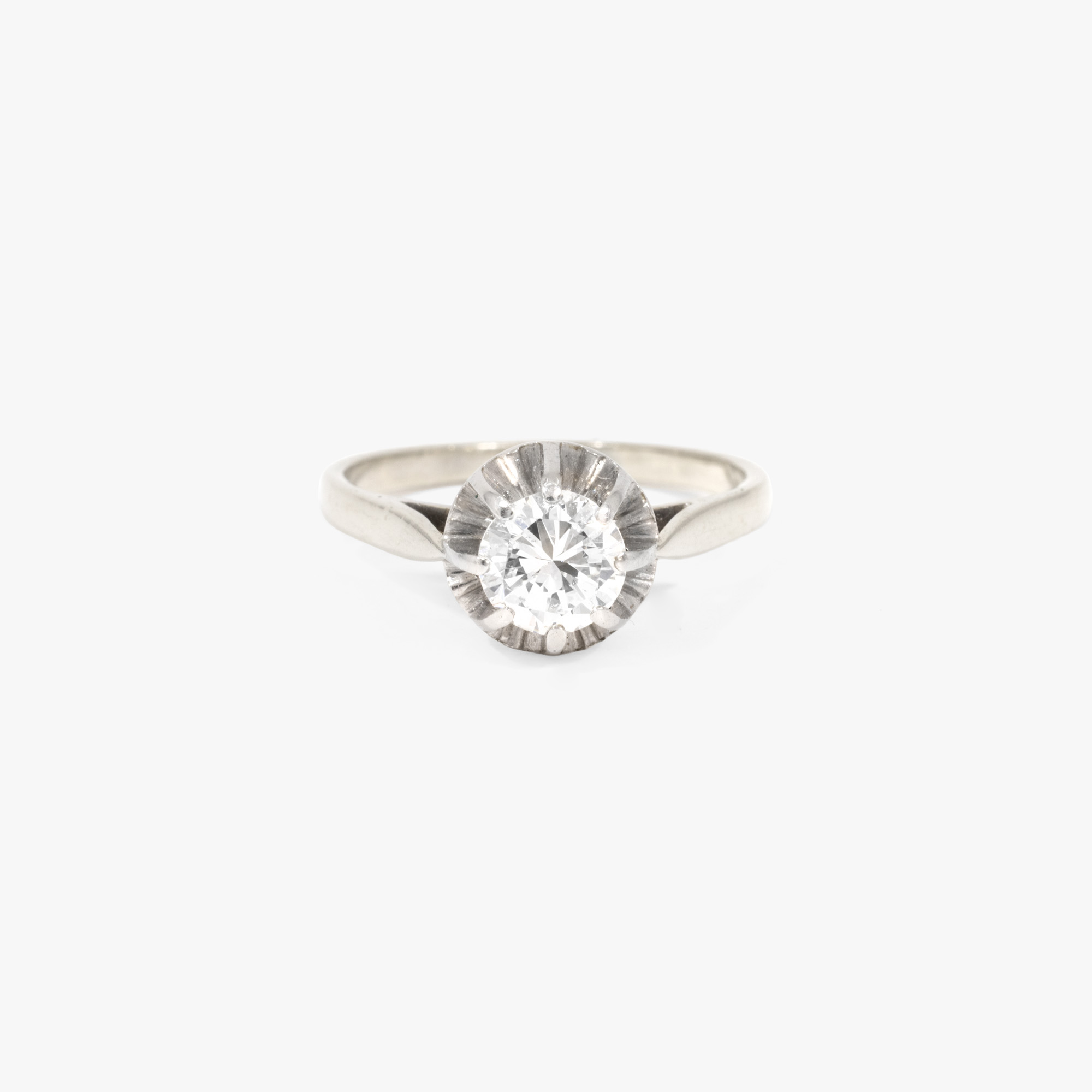 Inel solitaire din aur alb, decorat central cu un diamant 