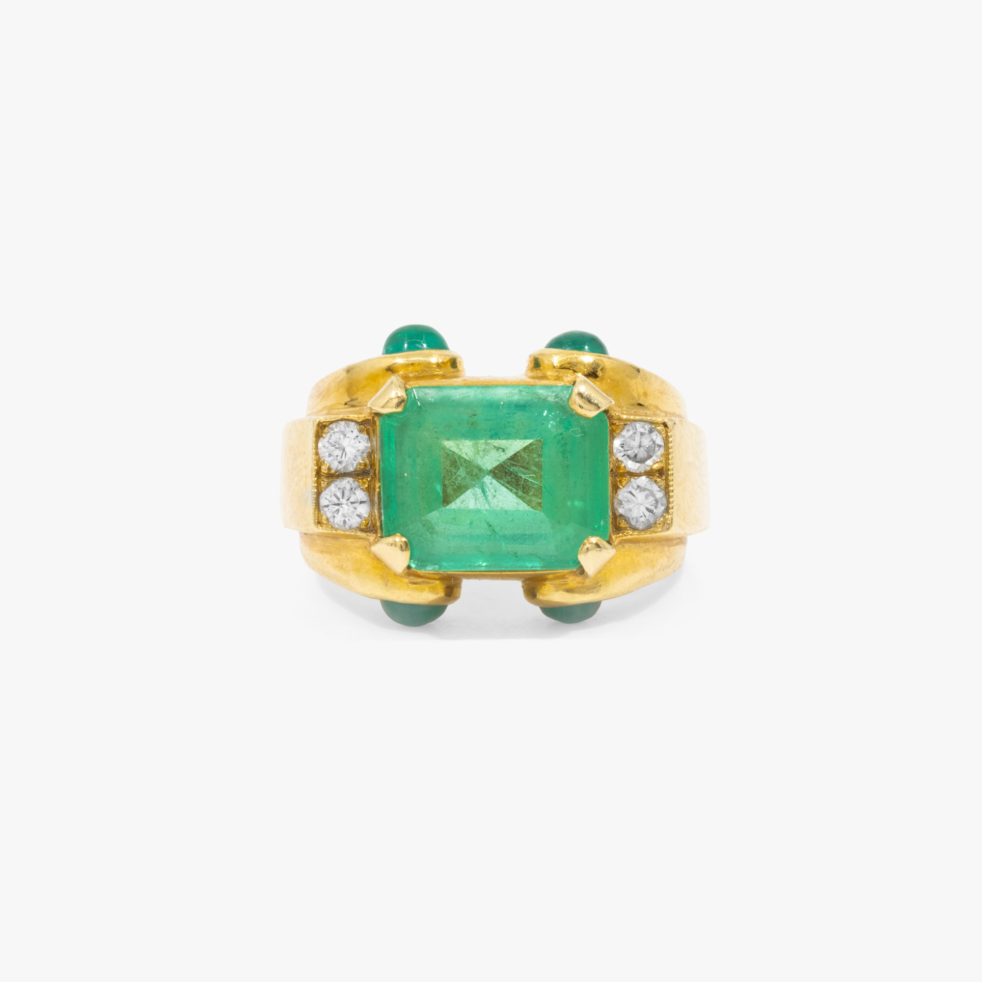 Gold ring, decorated with emerald and diamonds
