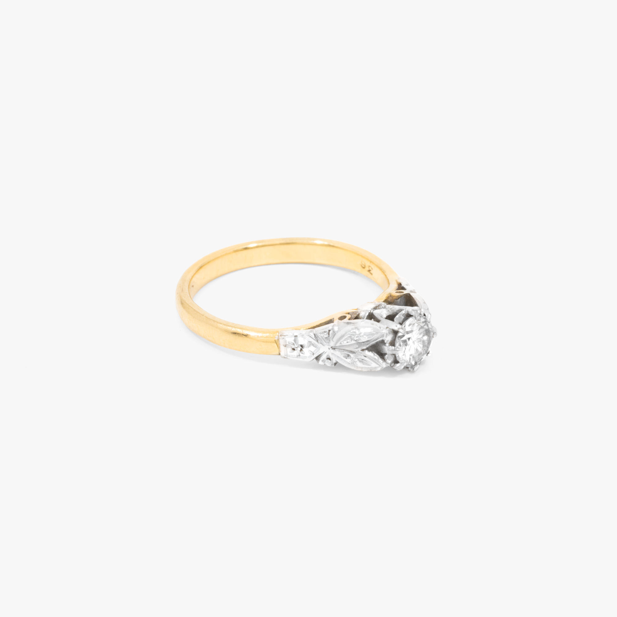 Inel din aur, decorat cu diamant solitaire