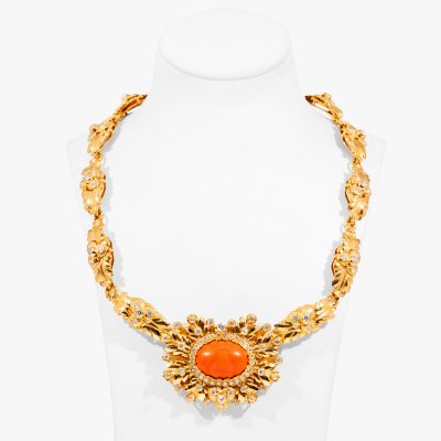 Superb gold necklace, decorated with diamonds and a coral