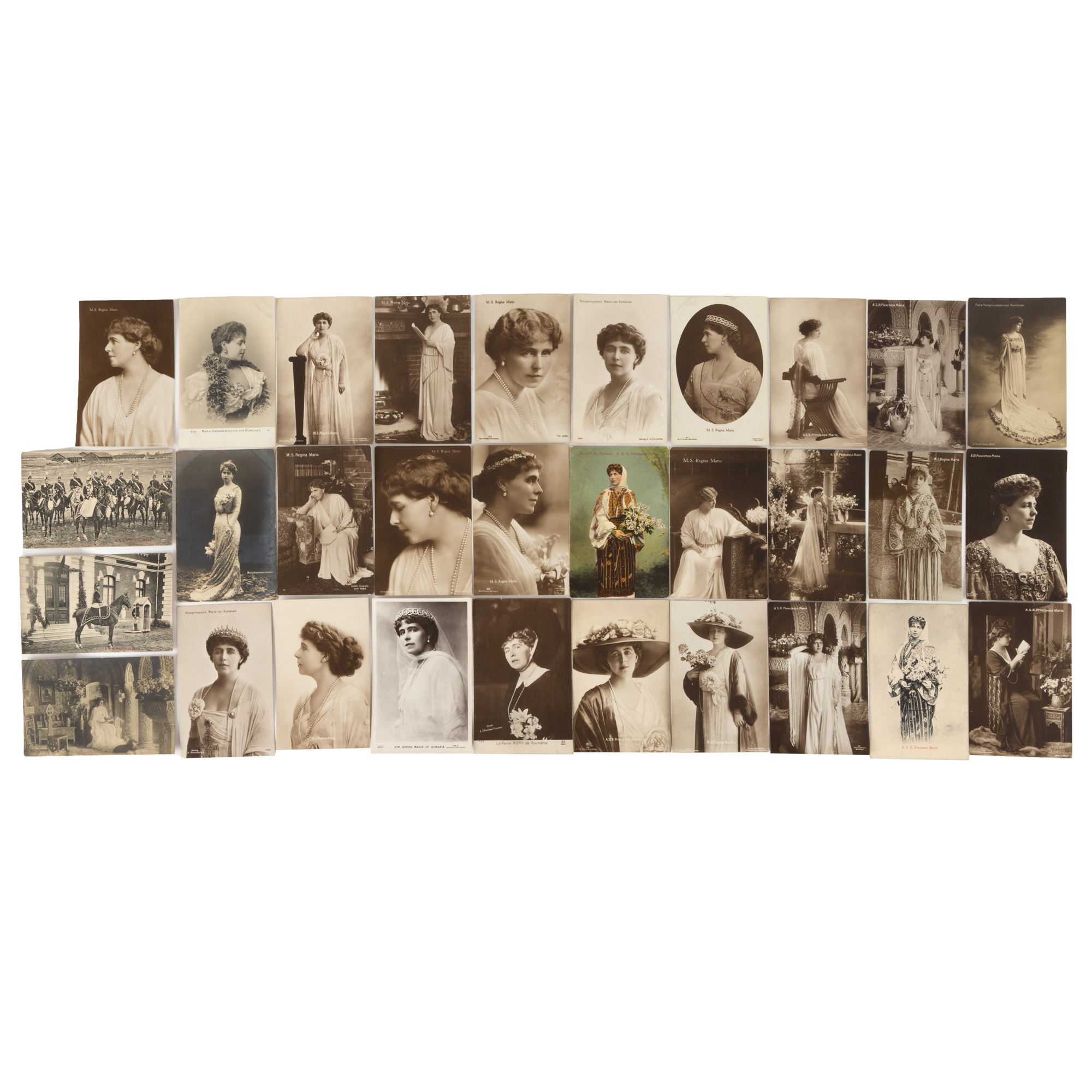 Splendid lot format din 31 de cărți poștale fotografice ilustrând-o pe Regina Maria, diverse edituri românești și străine, cca. 1890-1930