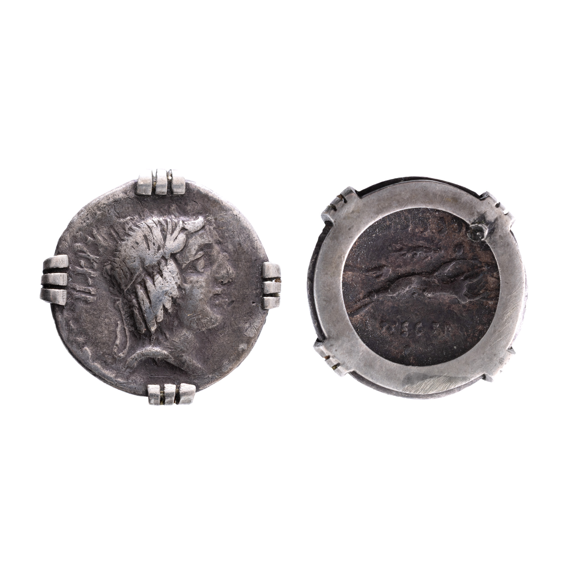 Monedă Denarius republican, 90 î.e.n., din argint, încadrată în argint, drept pandantiv